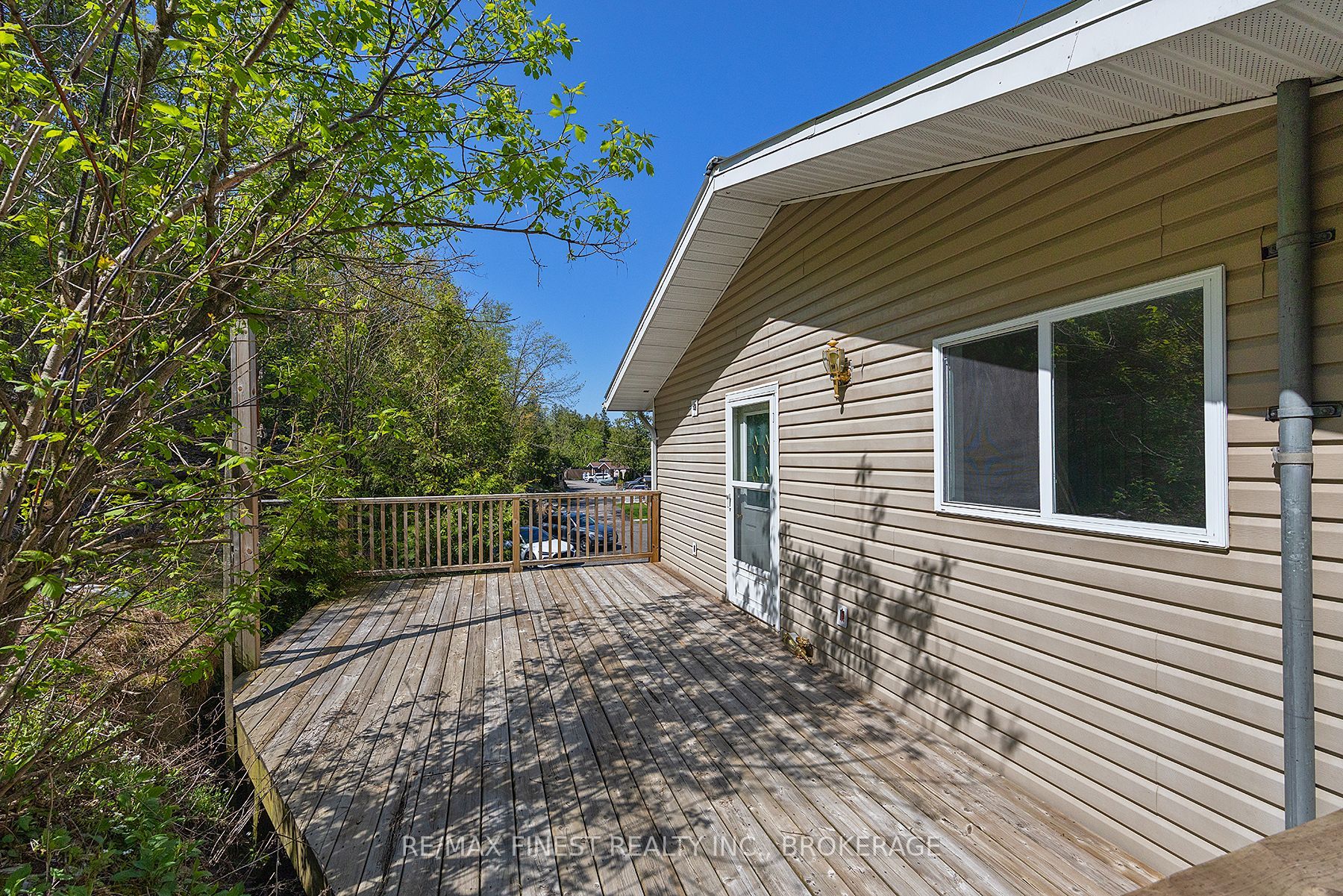 1048 Lark Lane Property Photo 16