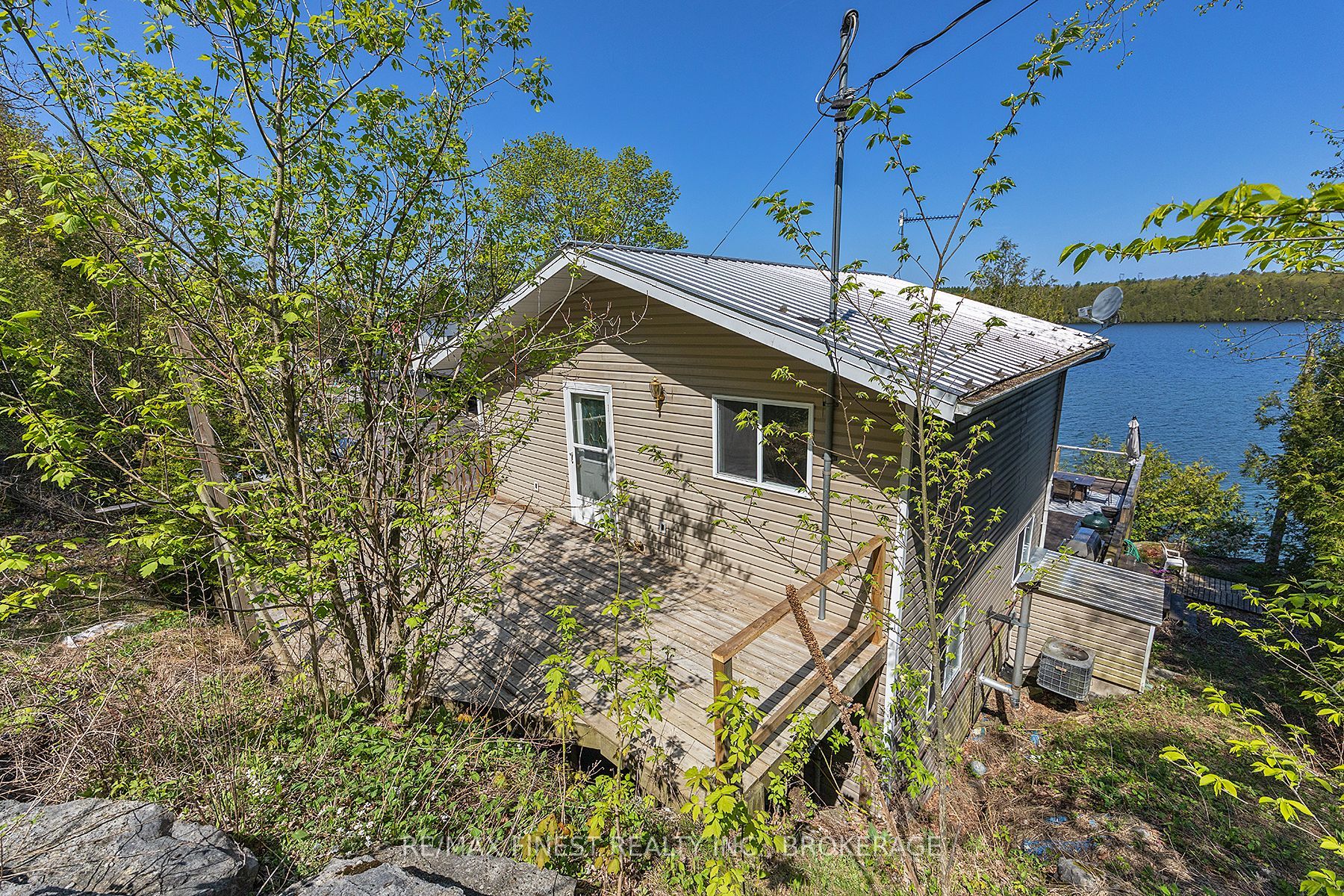 1048 Lark Lane Property Photo 18