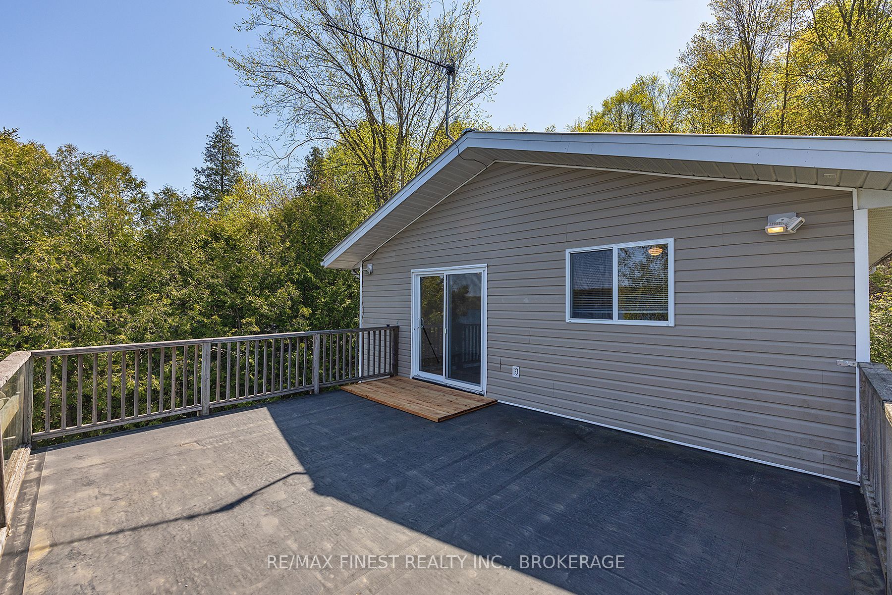 1048 Lark Lane Property Photo 19