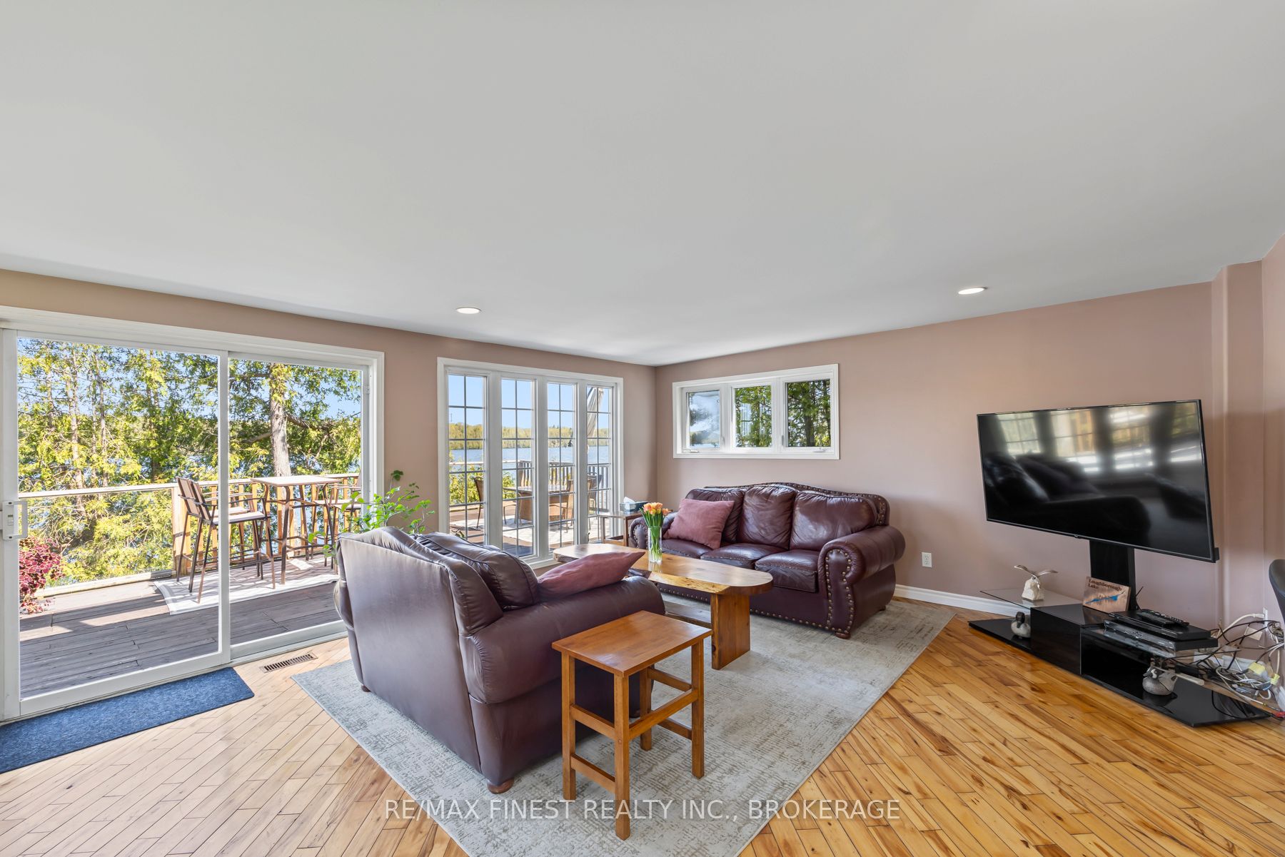 1048 Lark Lane Property Photo 21