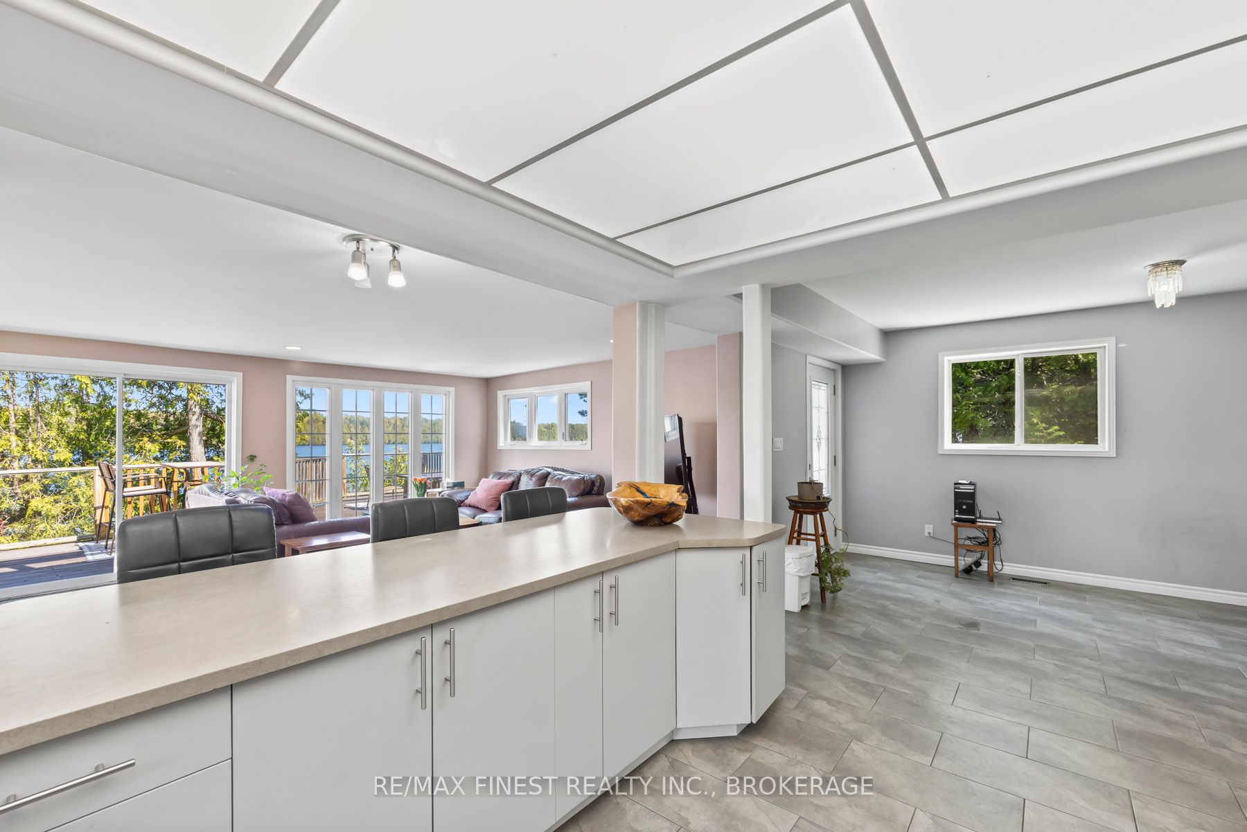 1048 Lark Lane Property Photo 29