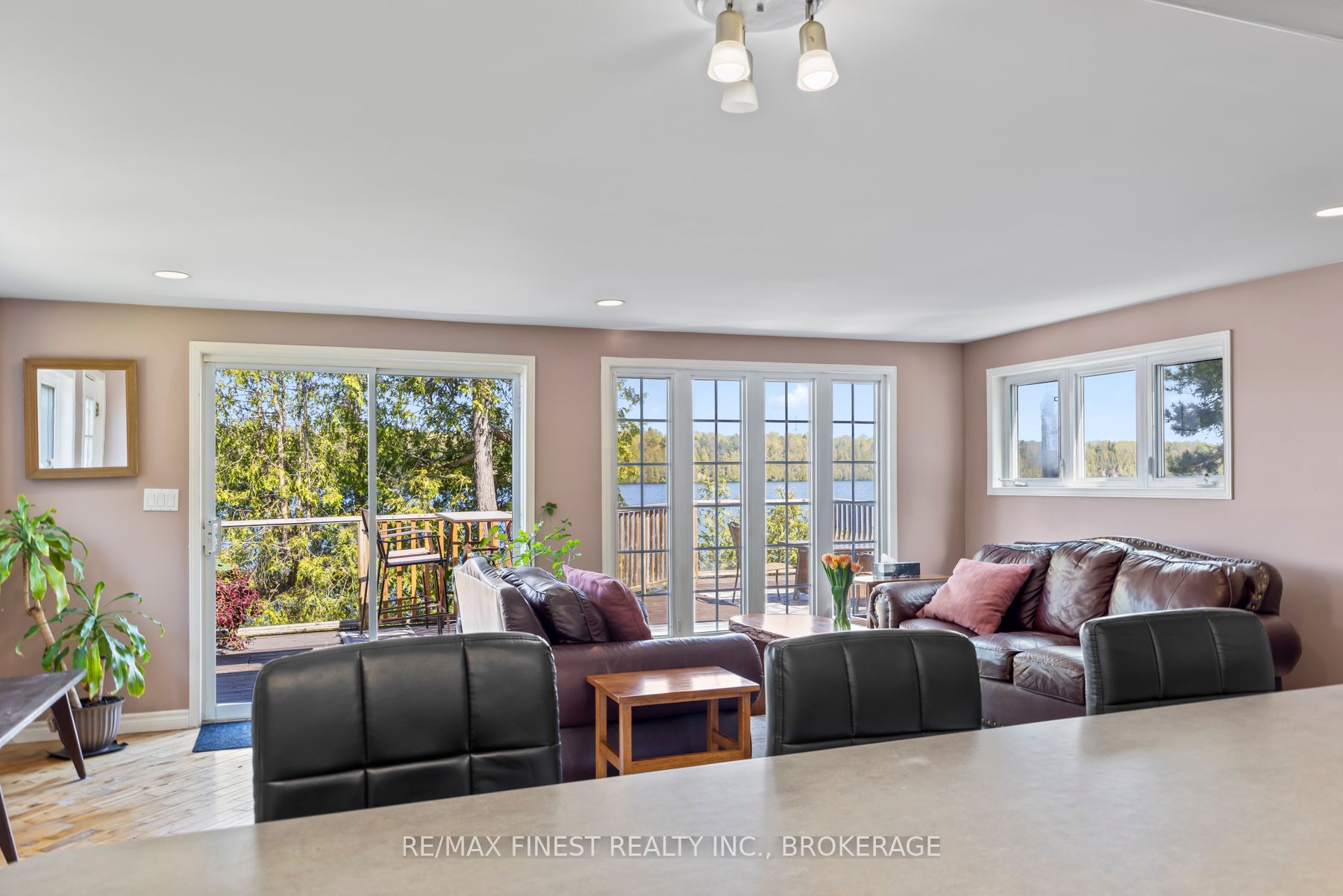 1048 Lark Lane Property Photo 30