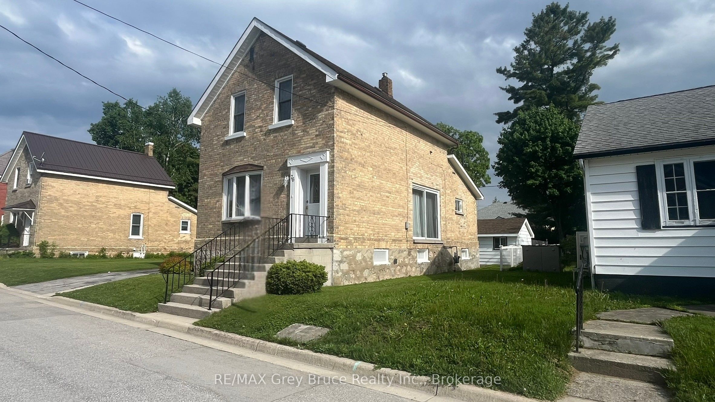 76 5th Street Se Property Photo 1