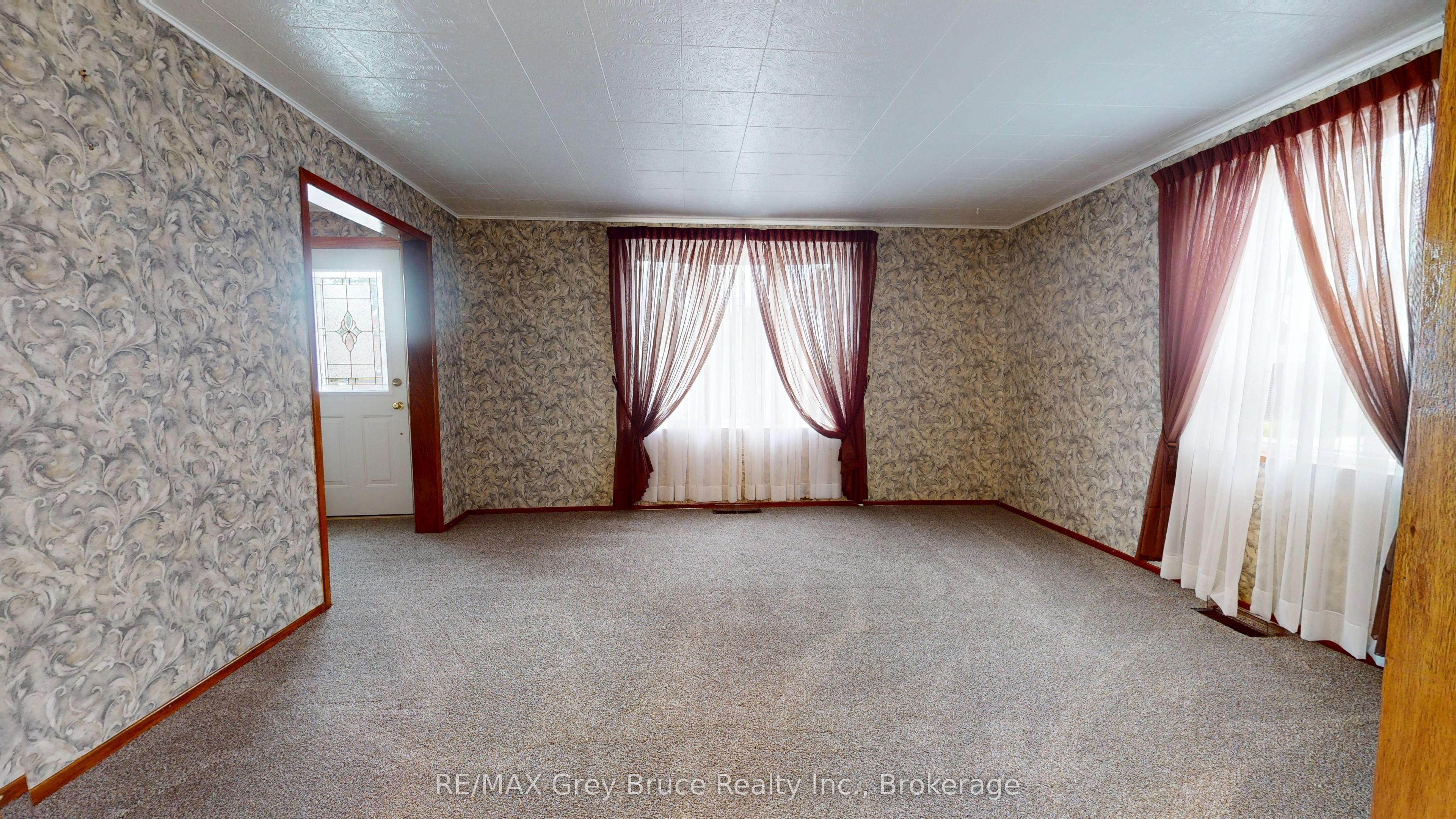 76 5th Street Se Property Photo 3