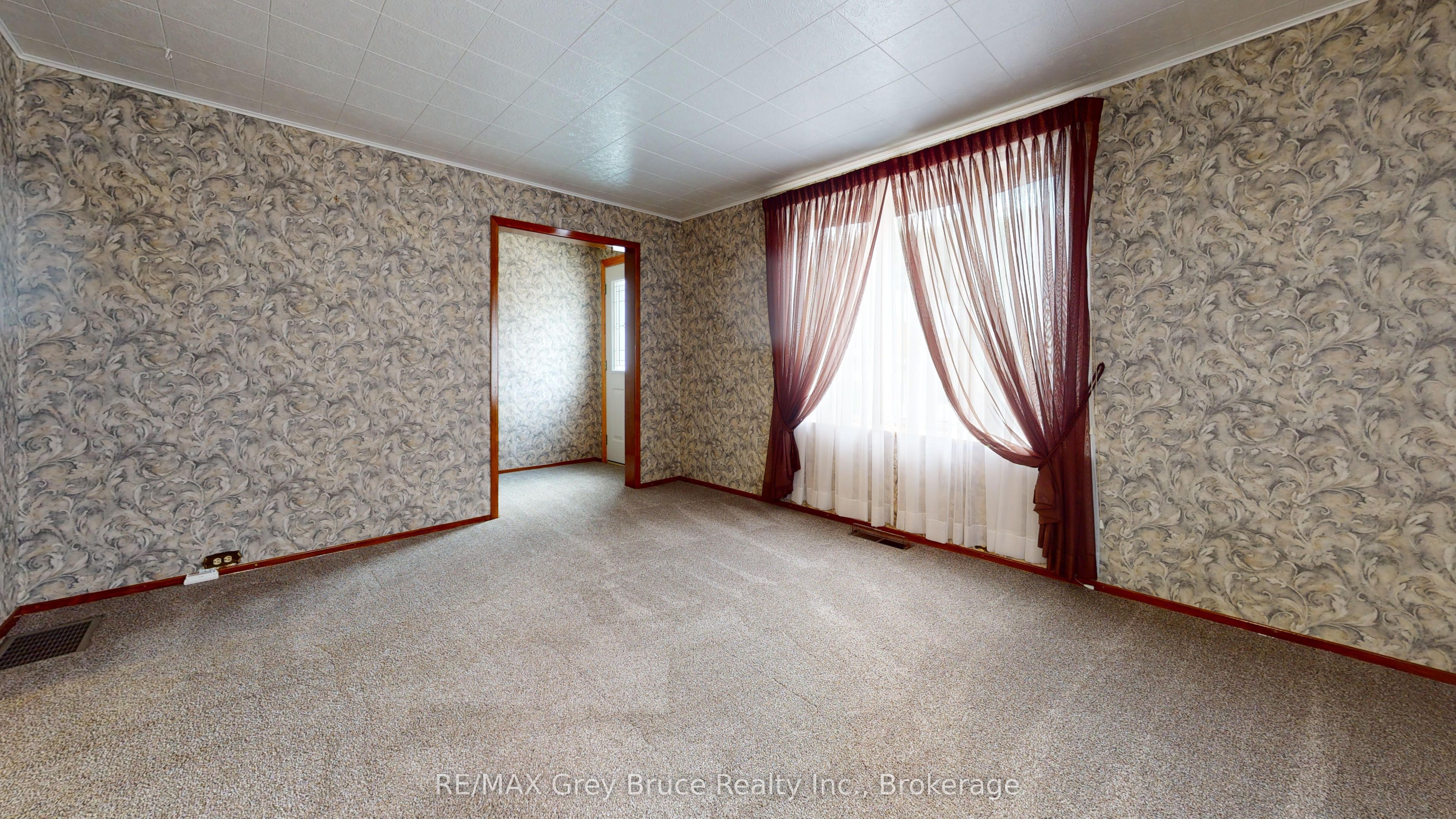 76 5th Street Se Property Photo 4