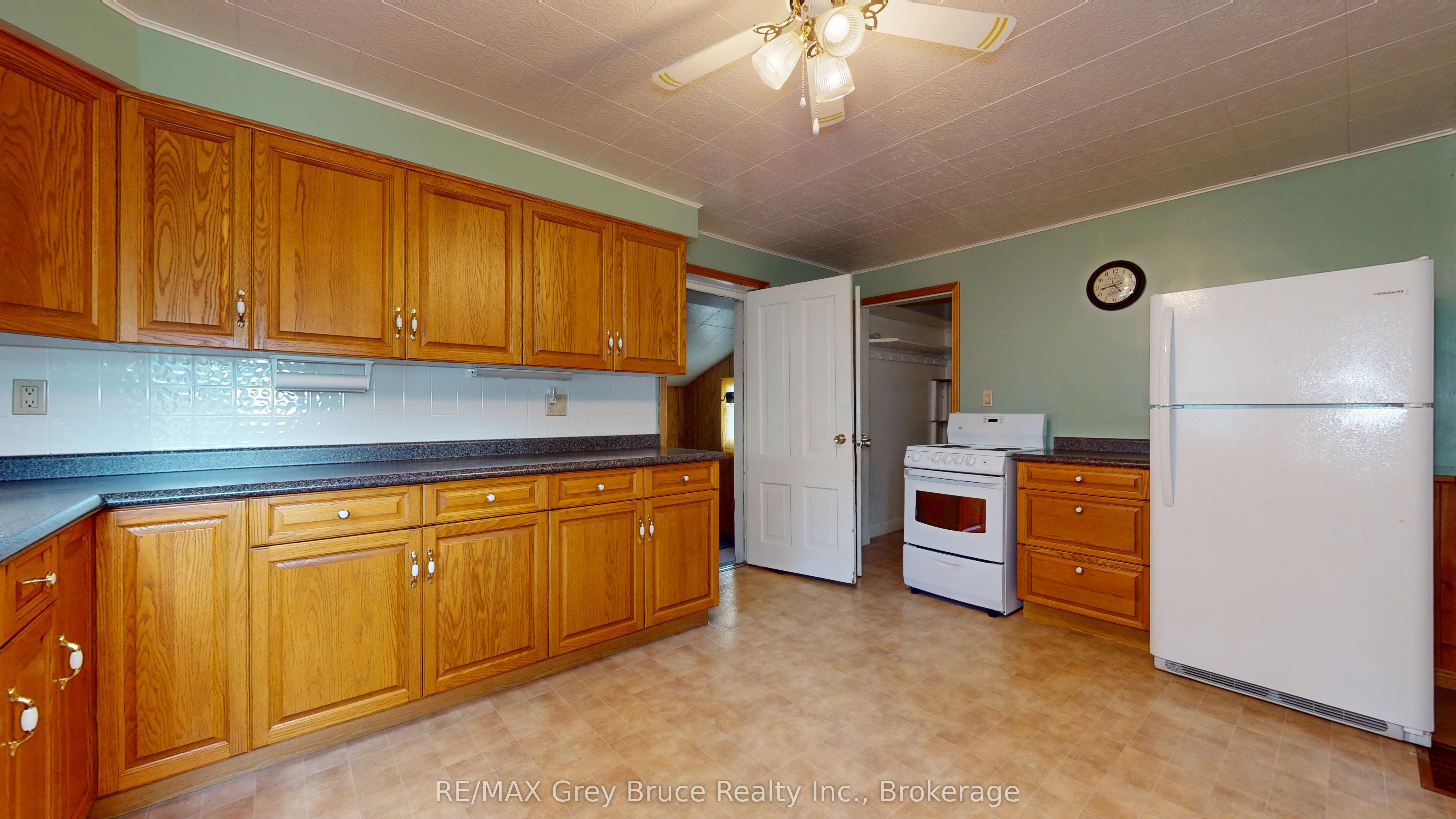 76 5th Street Se Property Photo 9