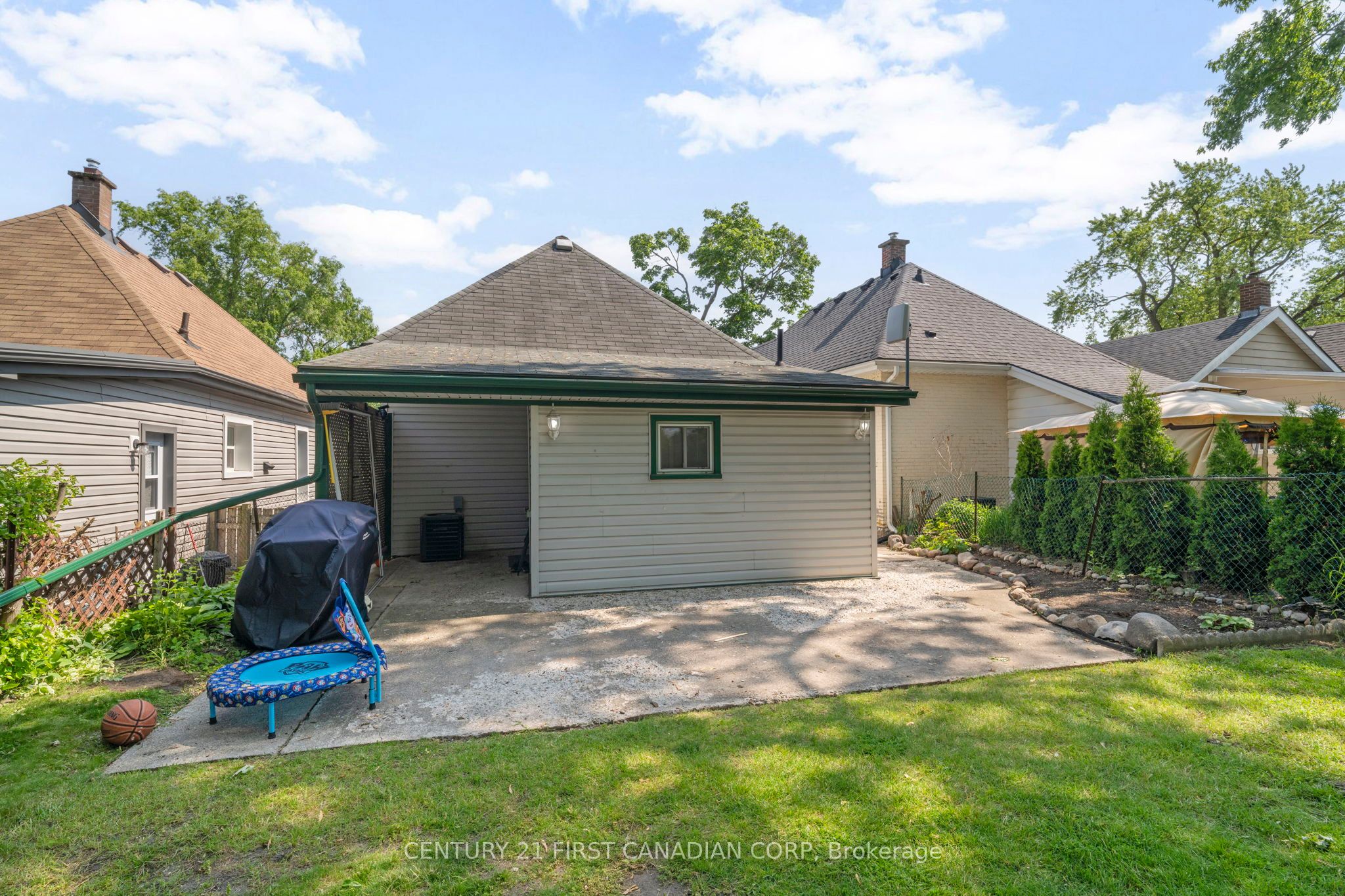 330 Salisbury Street Property Photo 17