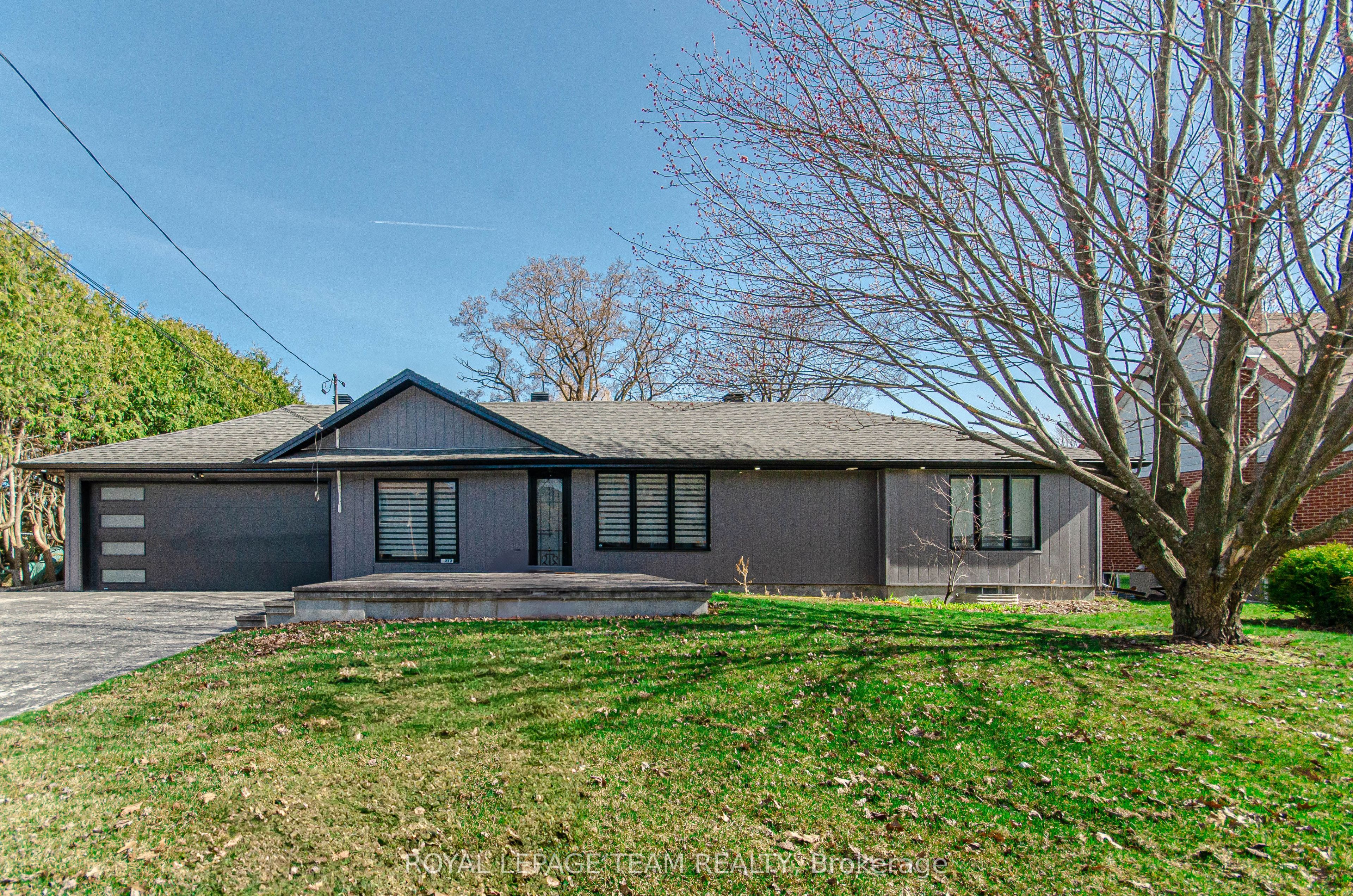 1373 Normandy Crescent Property Photo 1