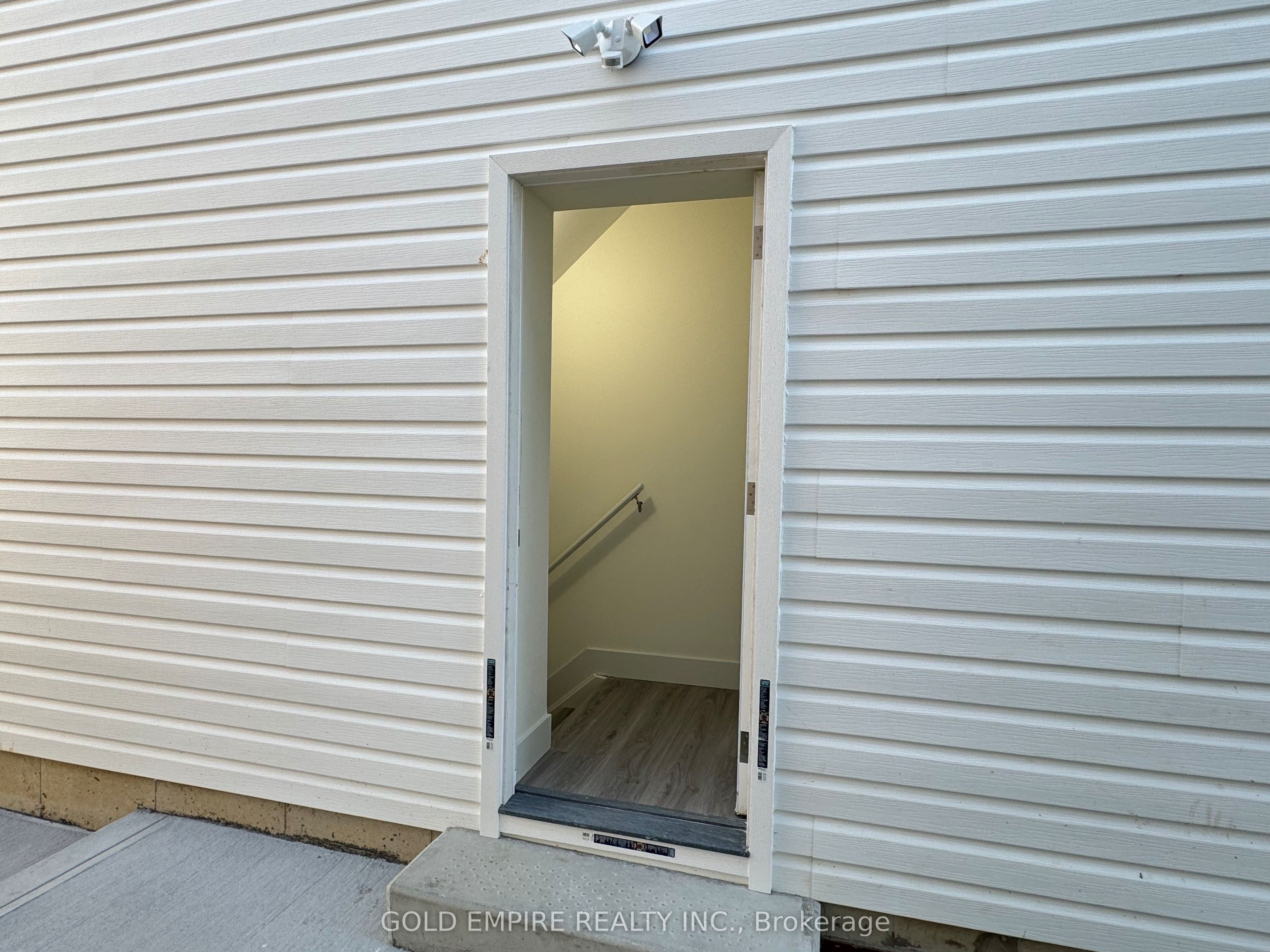 #lower - 1588 Capri Crescent Property Photo 3