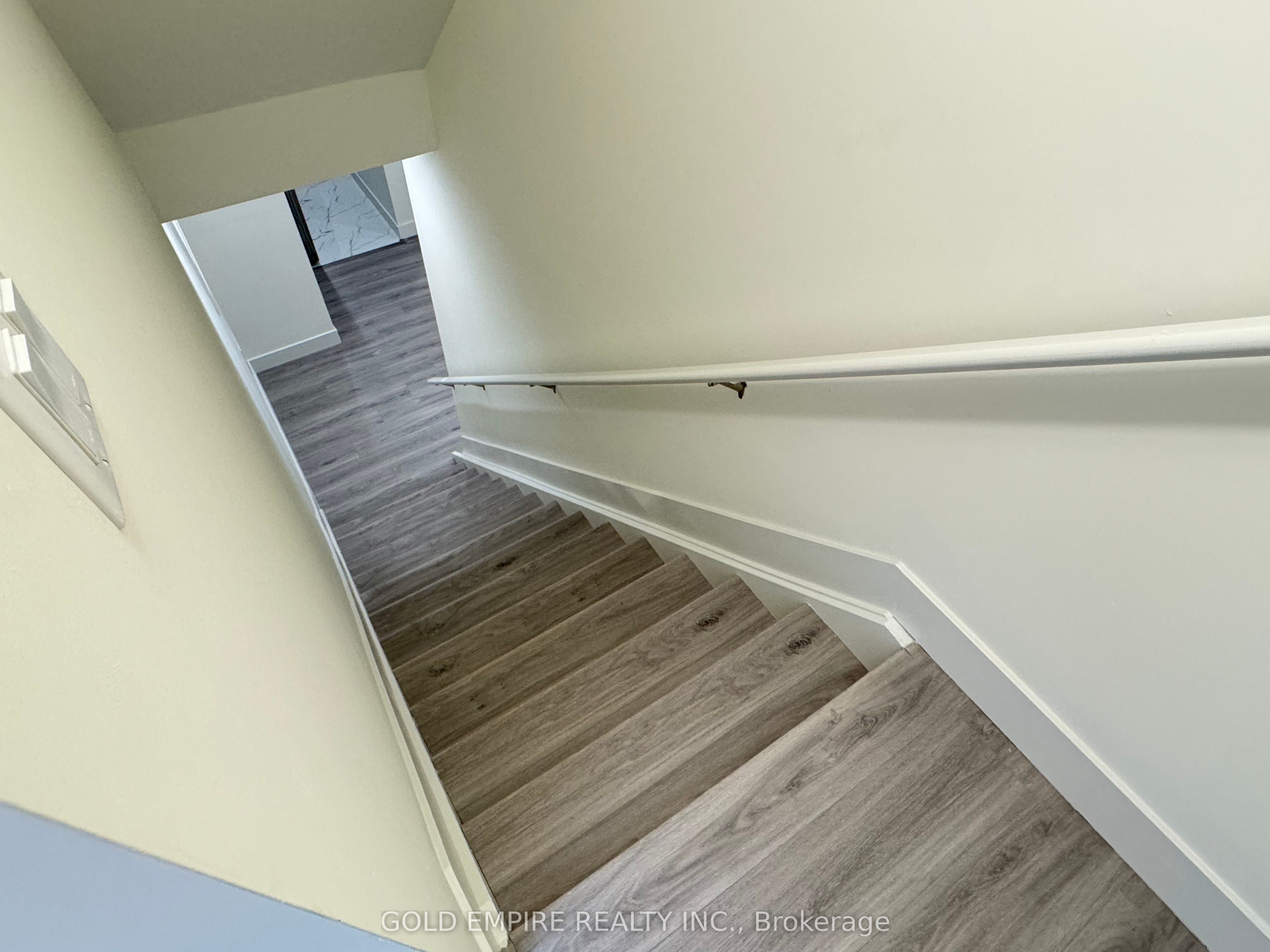 #lower - 1588 Capri Crescent Property Photo 4