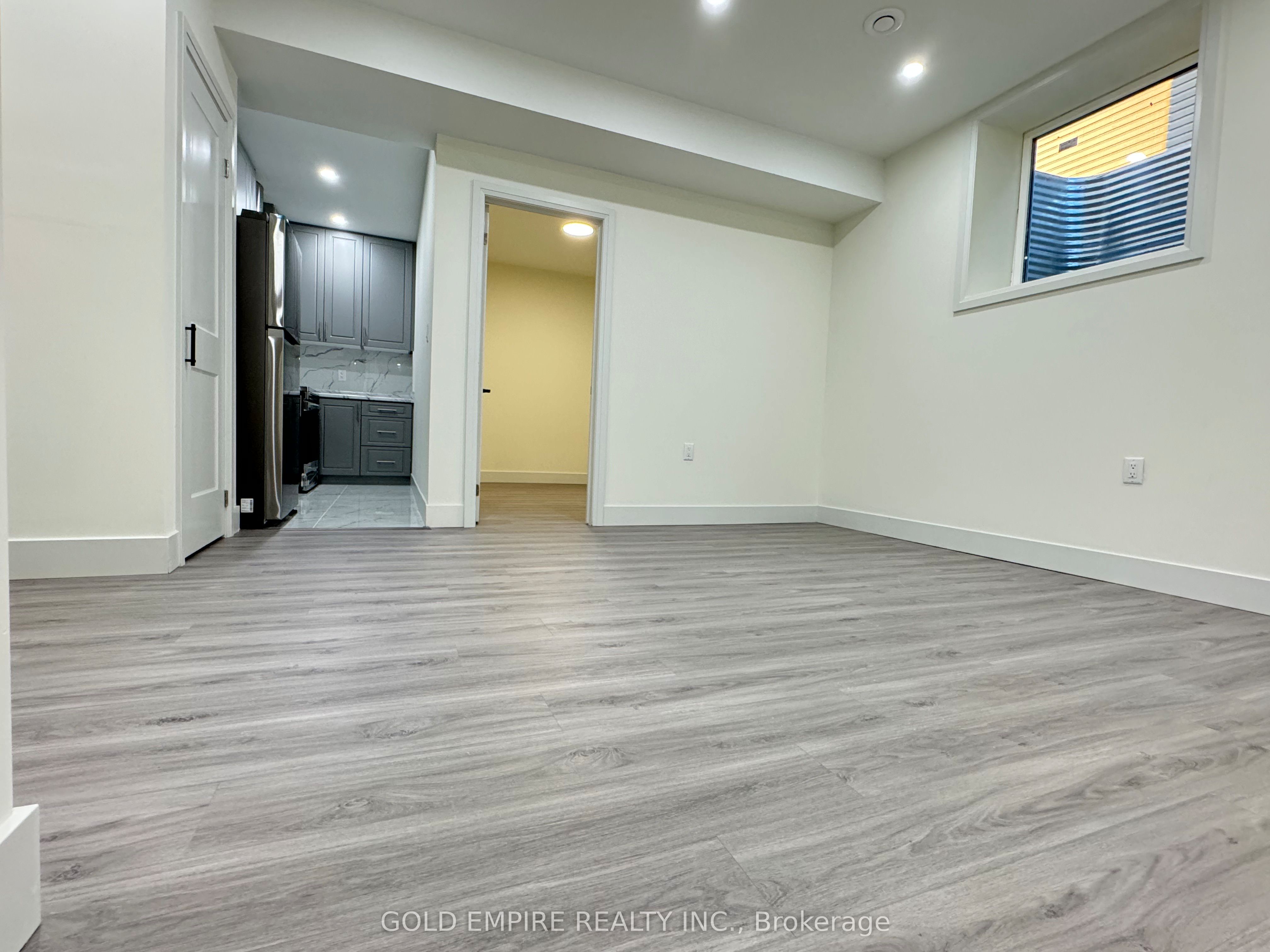 #lower - 1588 Capri Crescent Property Photo 6