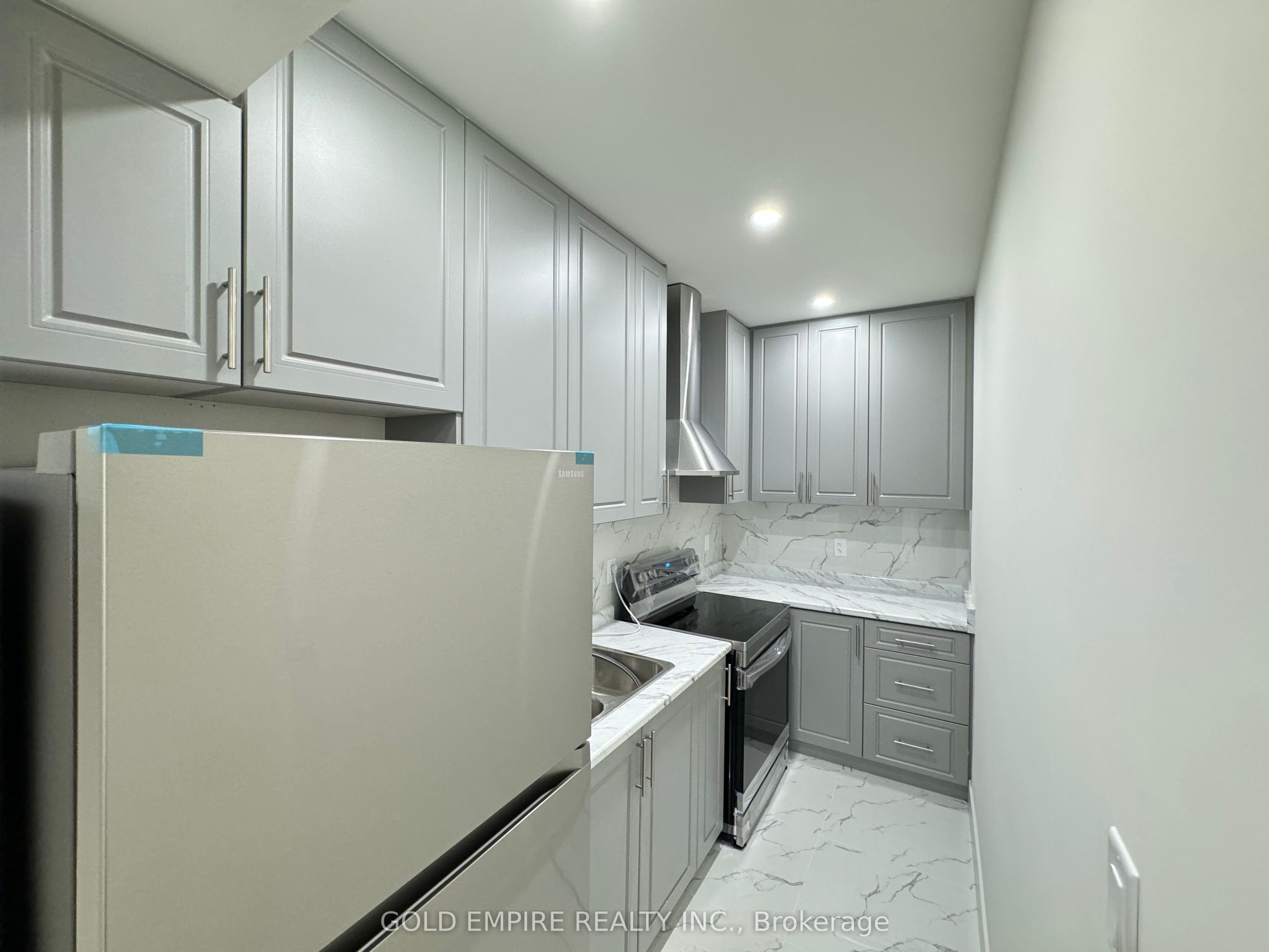 #lower - 1588 Capri Crescent Property Photo 7