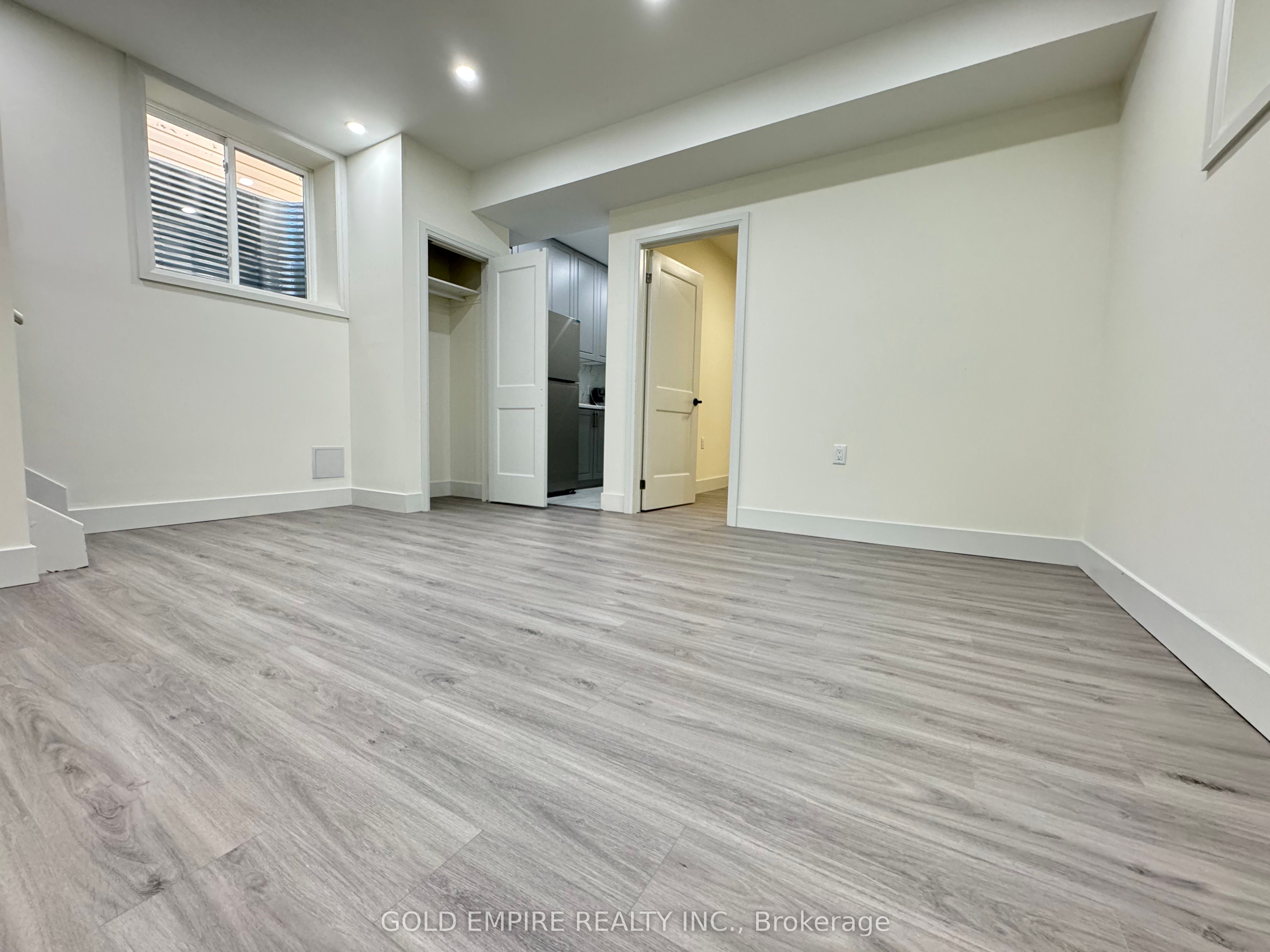 #lower - 1588 Capri Crescent Property Photo 9