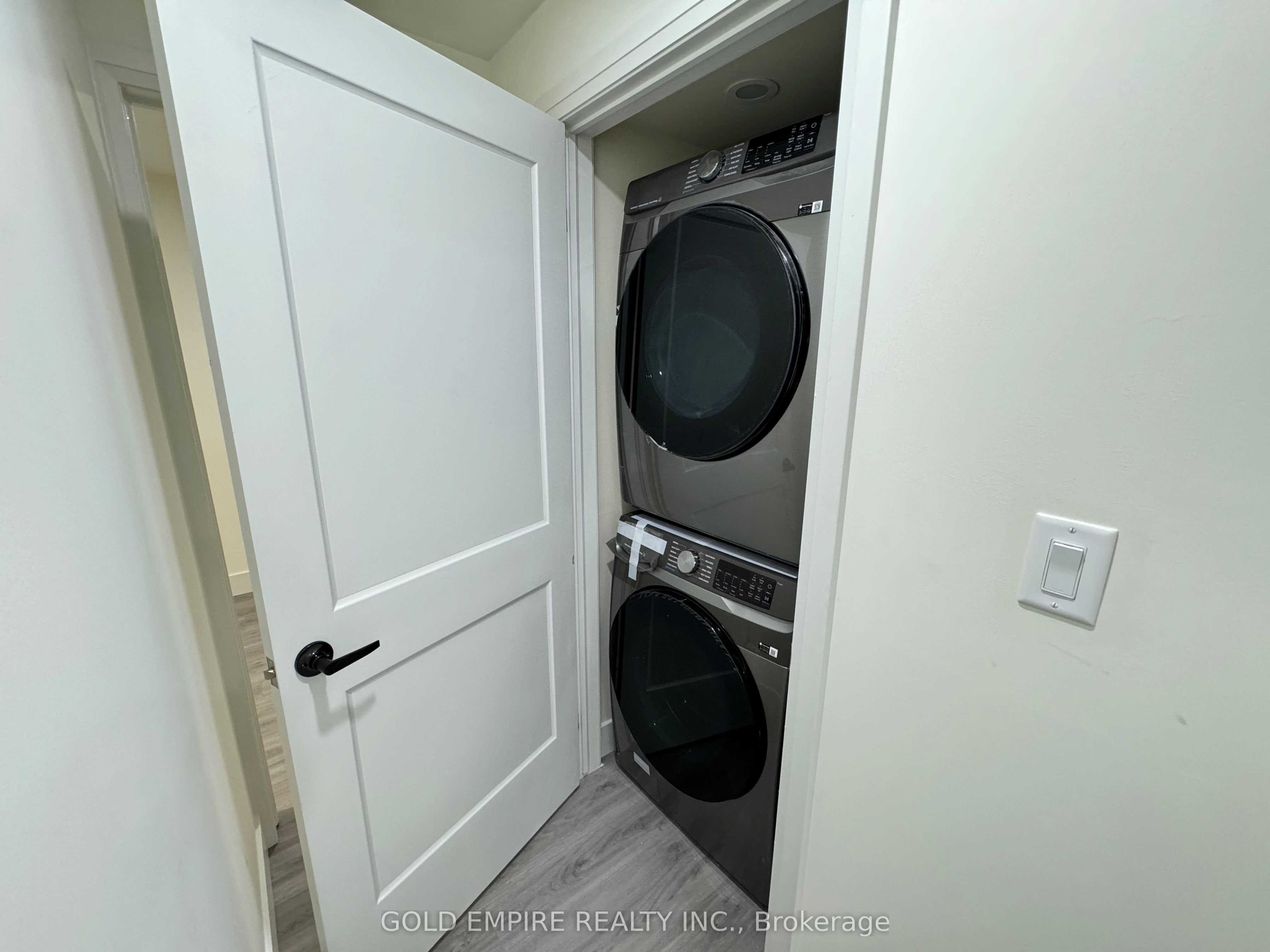 #lower - 1588 Capri Crescent Property Photo 14