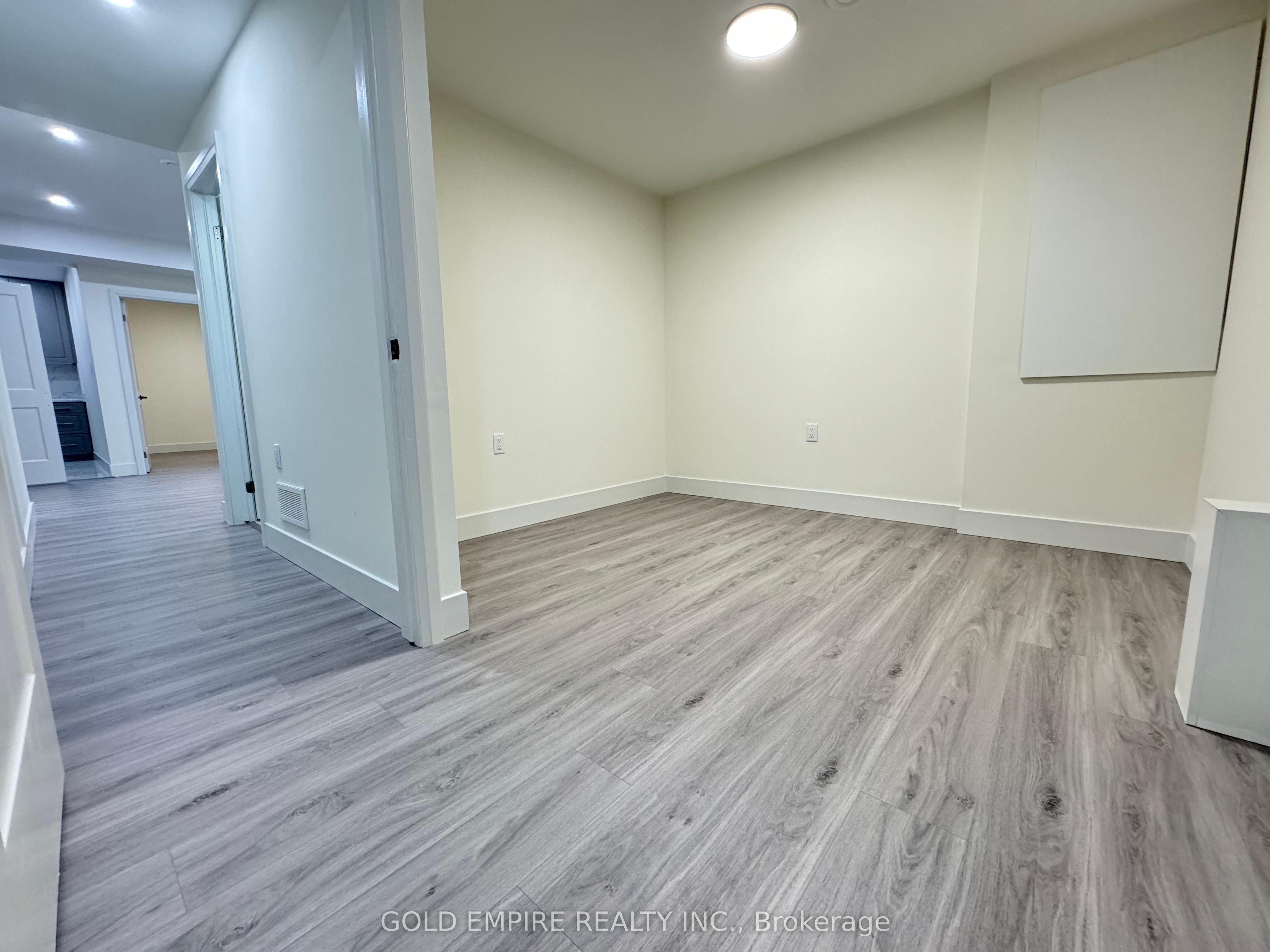 #lower - 1588 Capri Crescent Property Photo 15