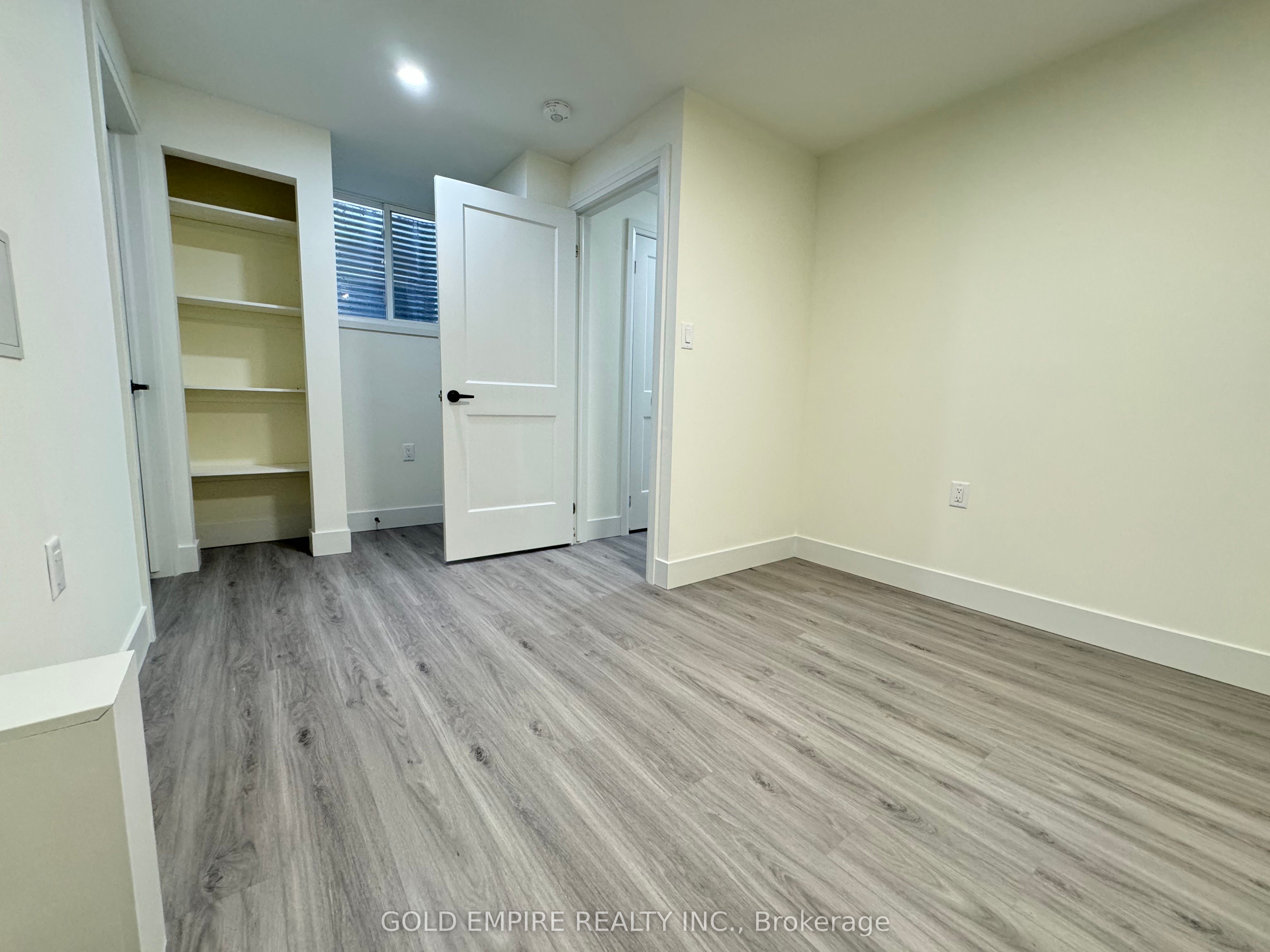 #lower - 1588 Capri Crescent Property Photo 16