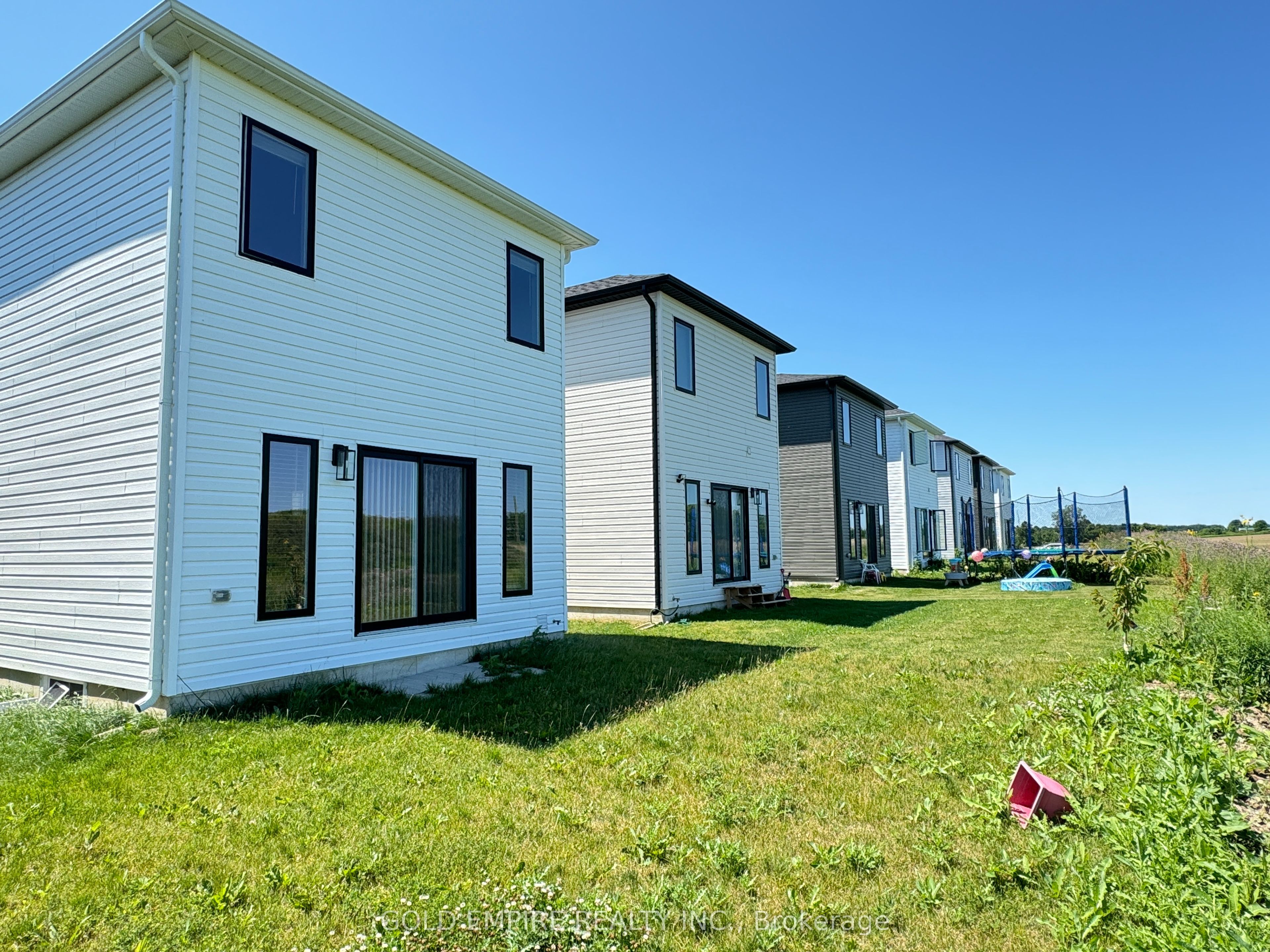 #lower - 1588 Capri Crescent Property Photo 18