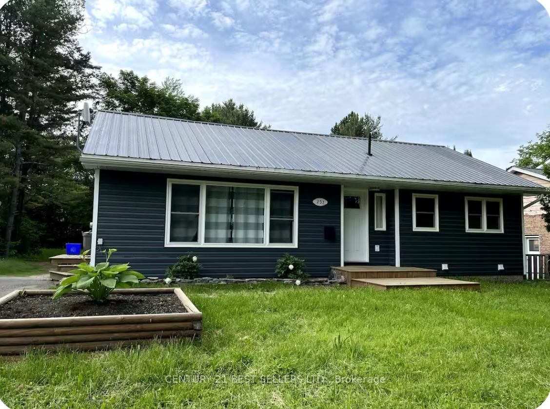 253 Maple Street Property Photo