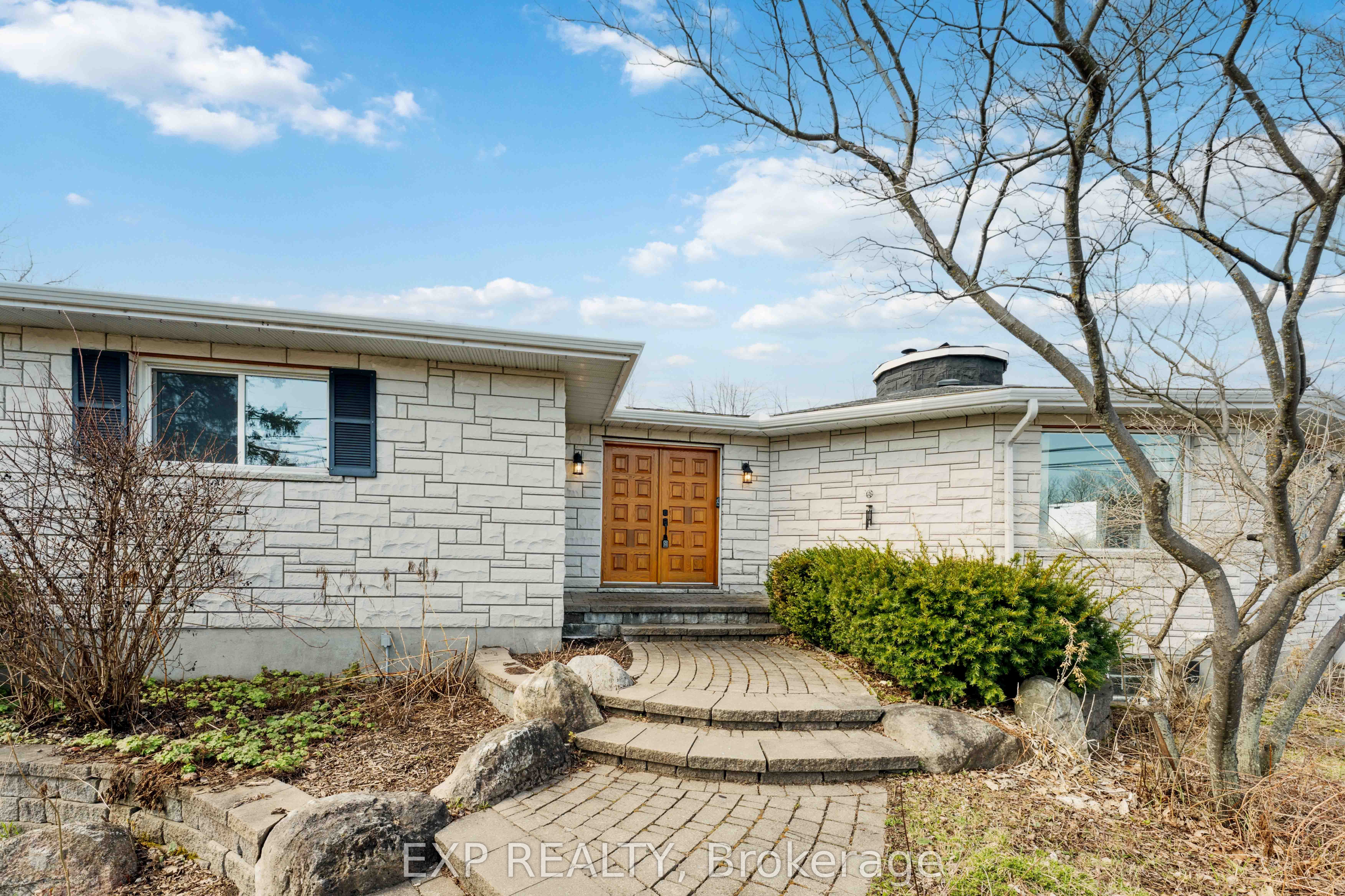 6974 Bank Street Property Photo 1