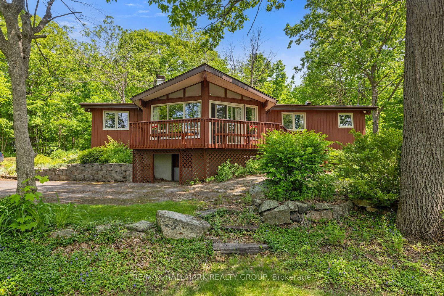 588 Ski Hill Rd Property Photo 1
