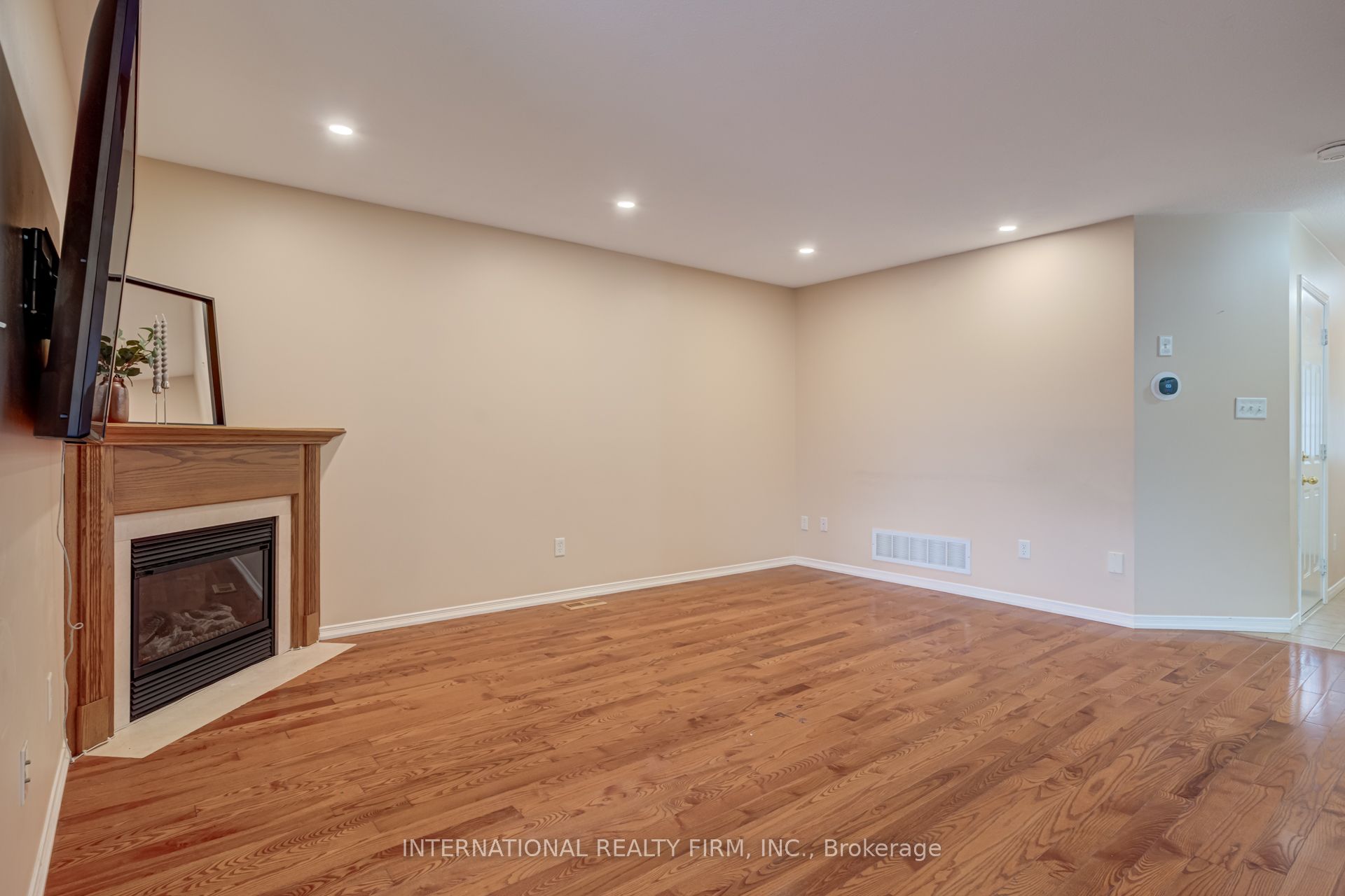 7 Southside Place 47 Property Photo 8