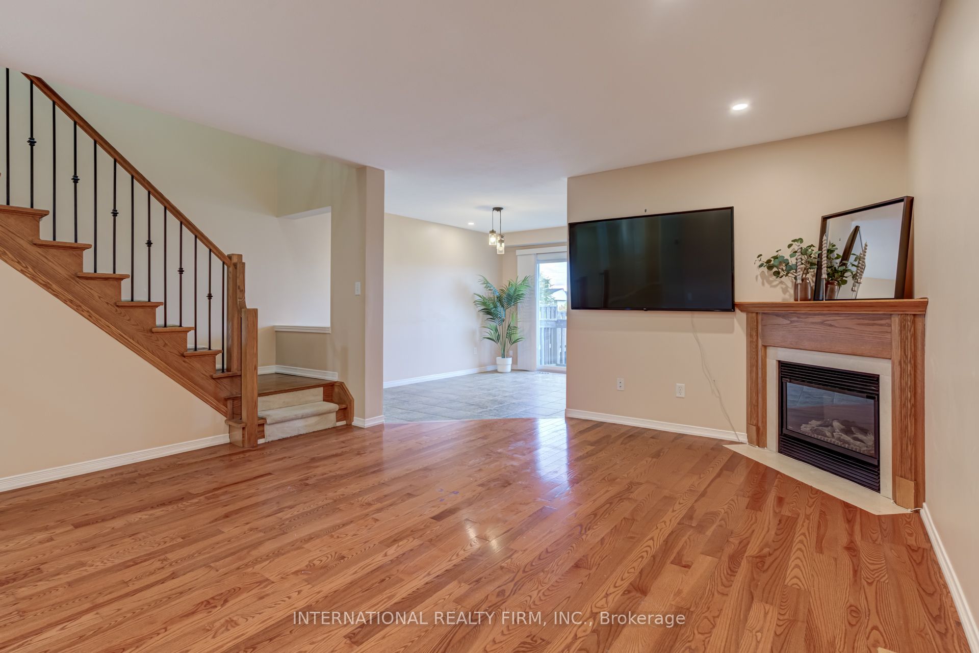 7 Southside Place 47 Property Photo 9