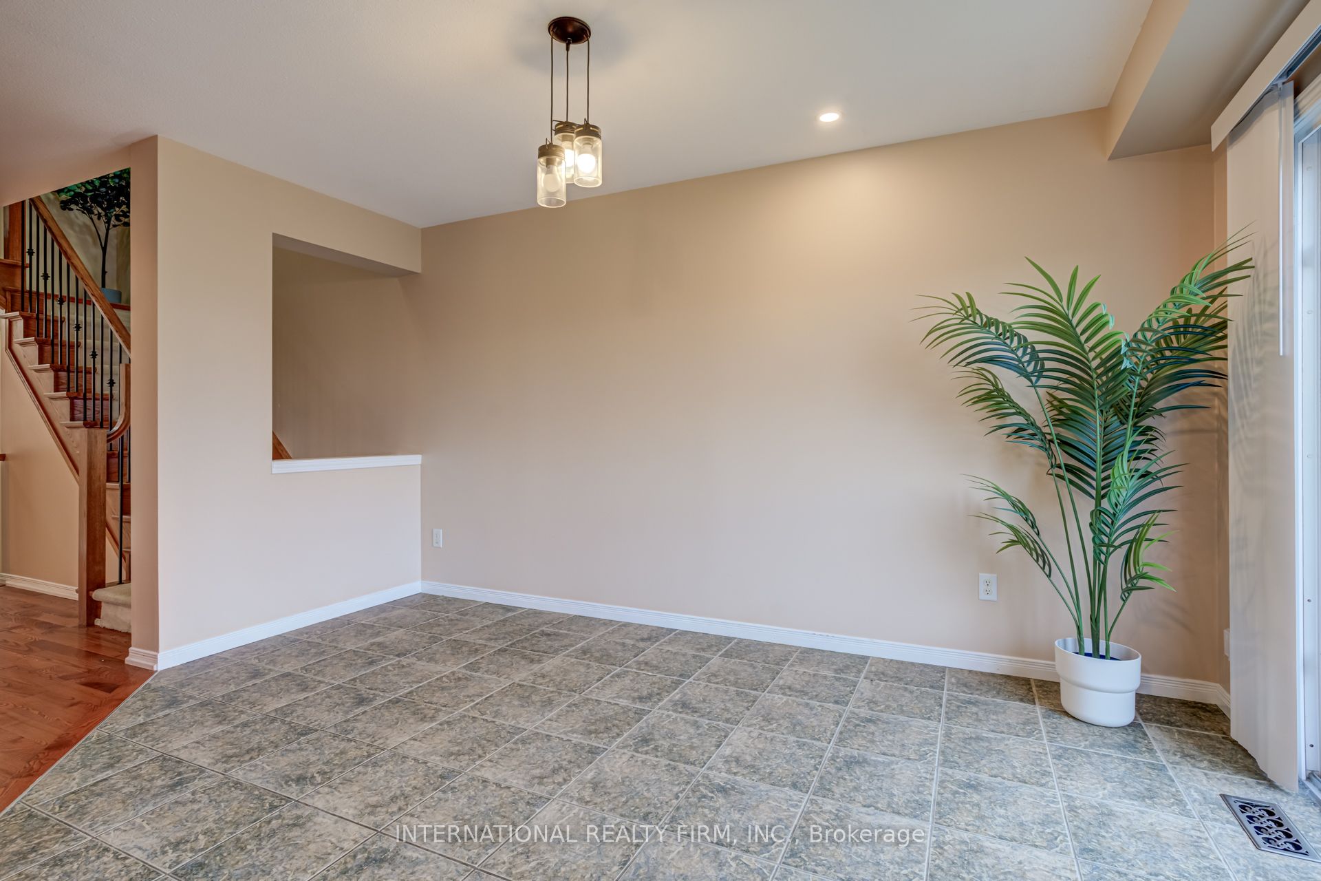 7 Southside Place 47 Property Photo 10