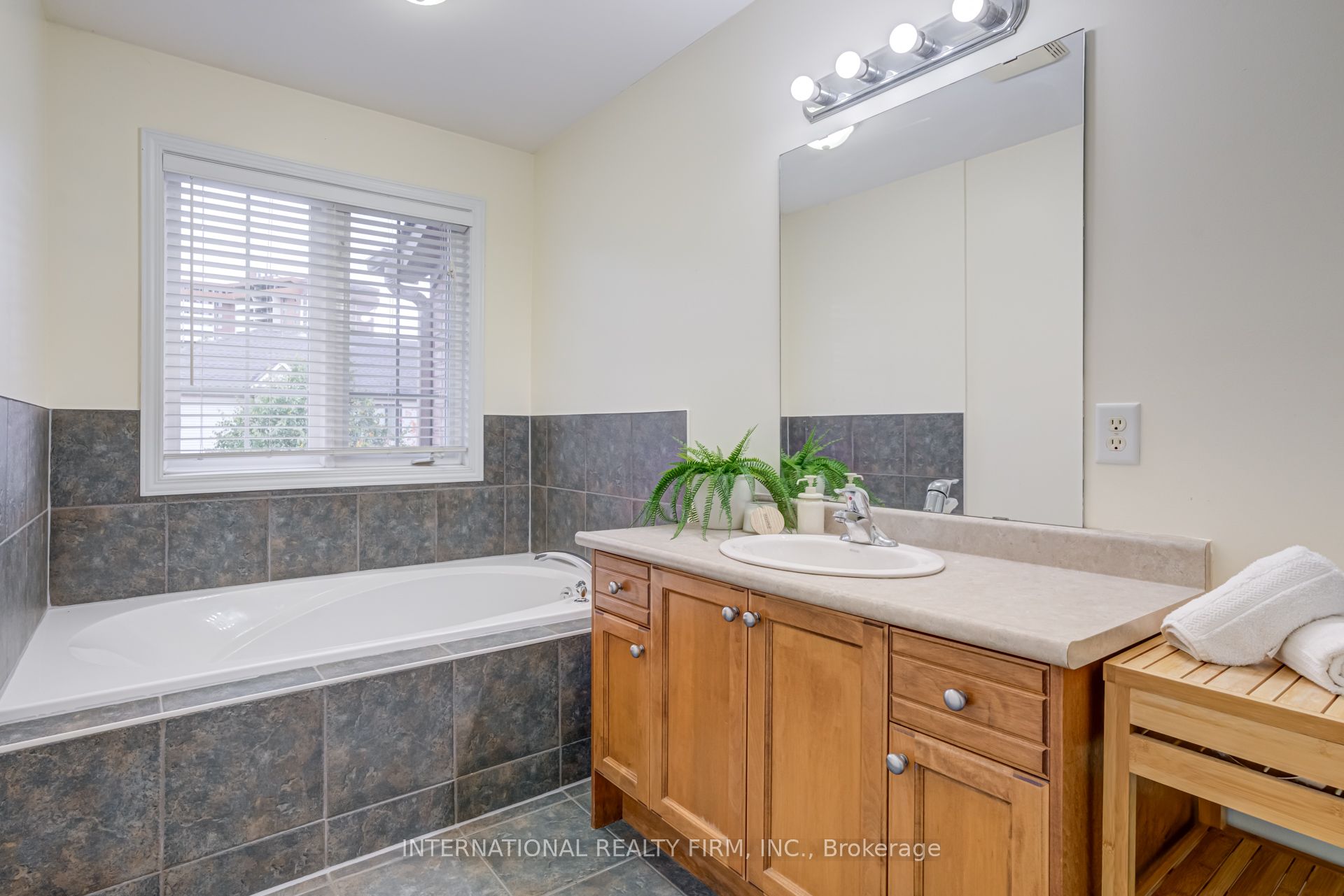 7 Southside Place 47 Property Photo 25