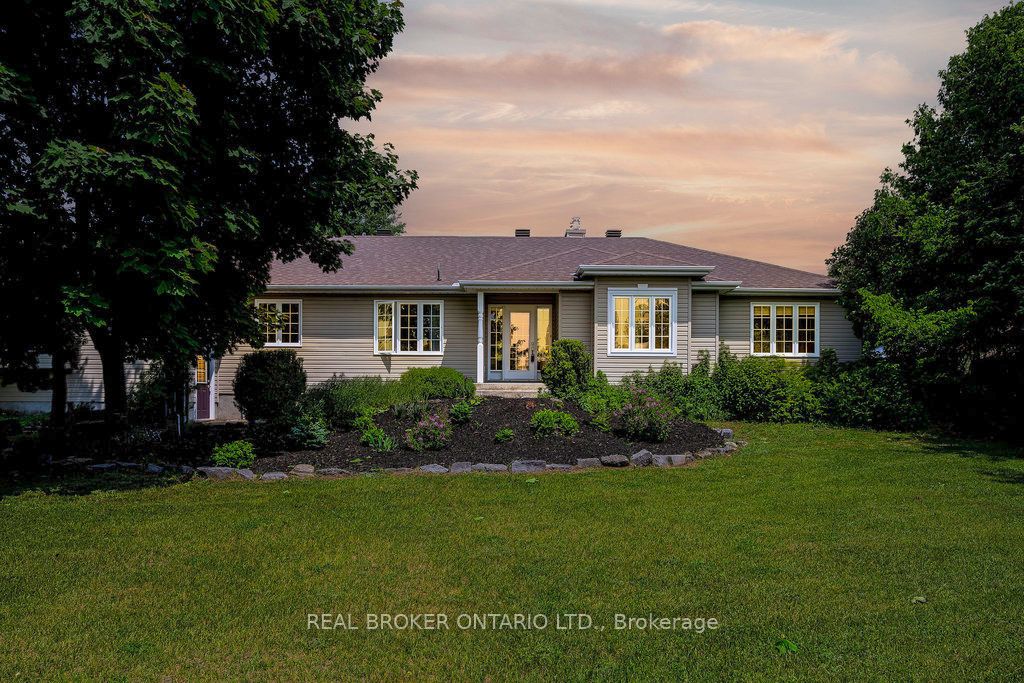 3374 Greenland Road Property Photo 1