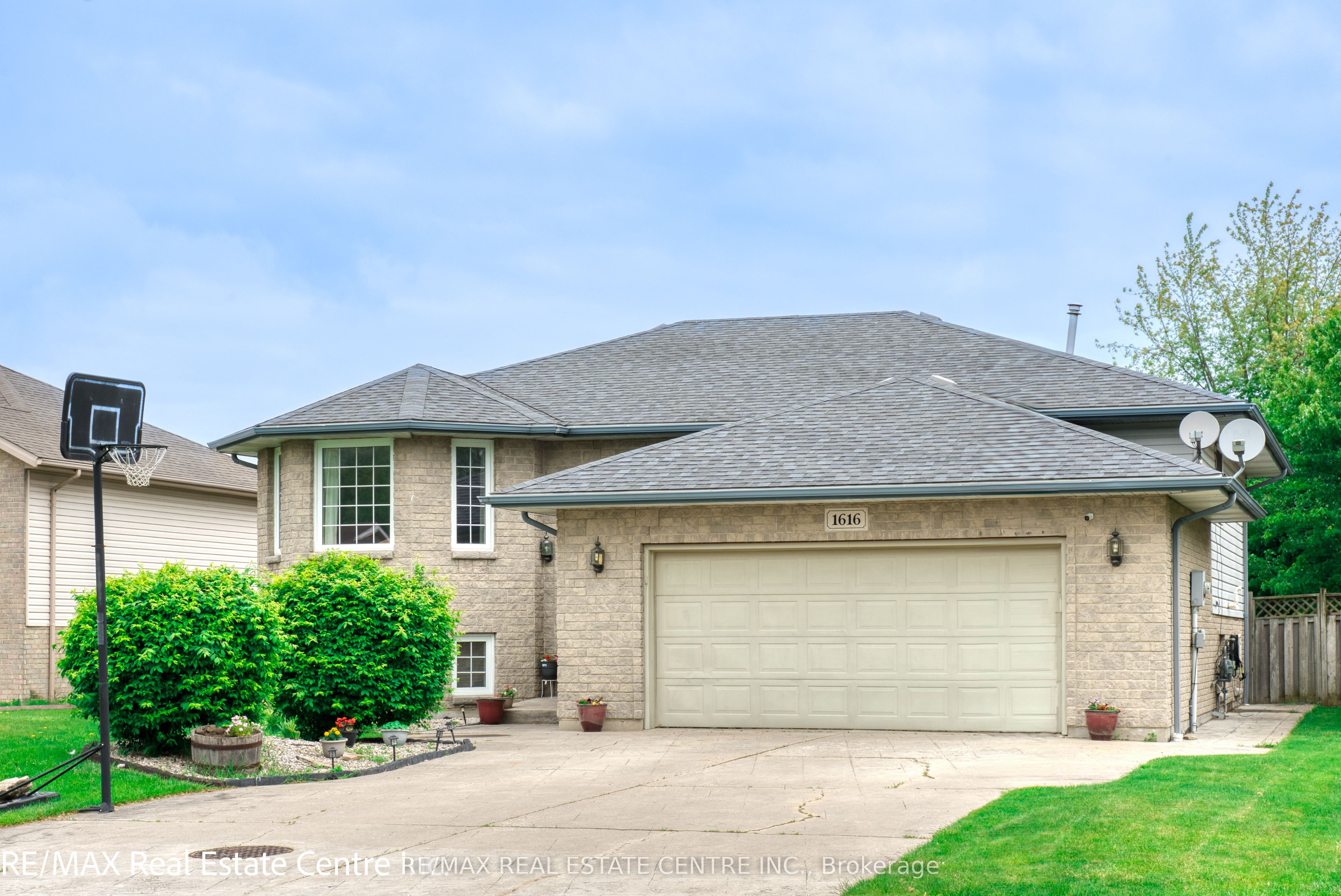 1616 Birchwood Crescent Property Photo 1