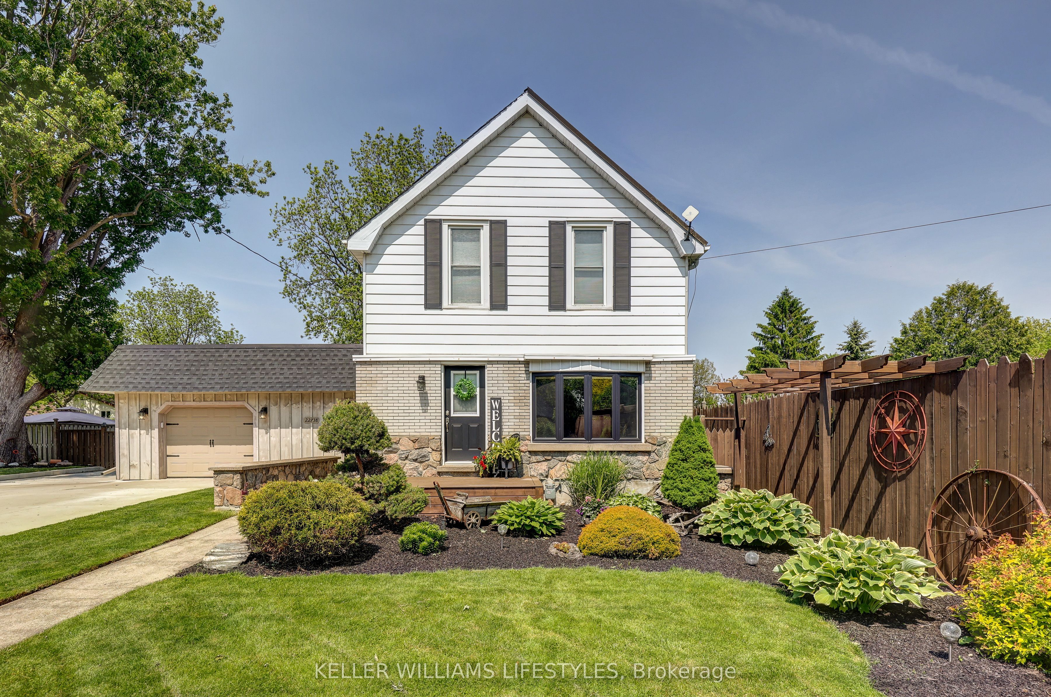 22738 Thames Rd Property Photo 1