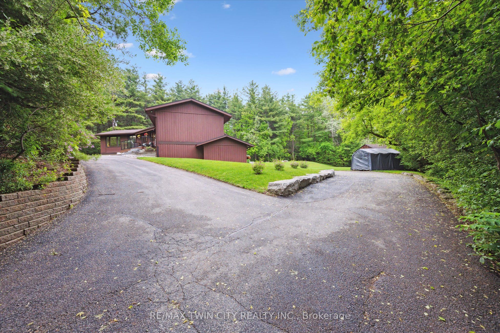 6587 Wellington Road 34 Road Property Photo 3