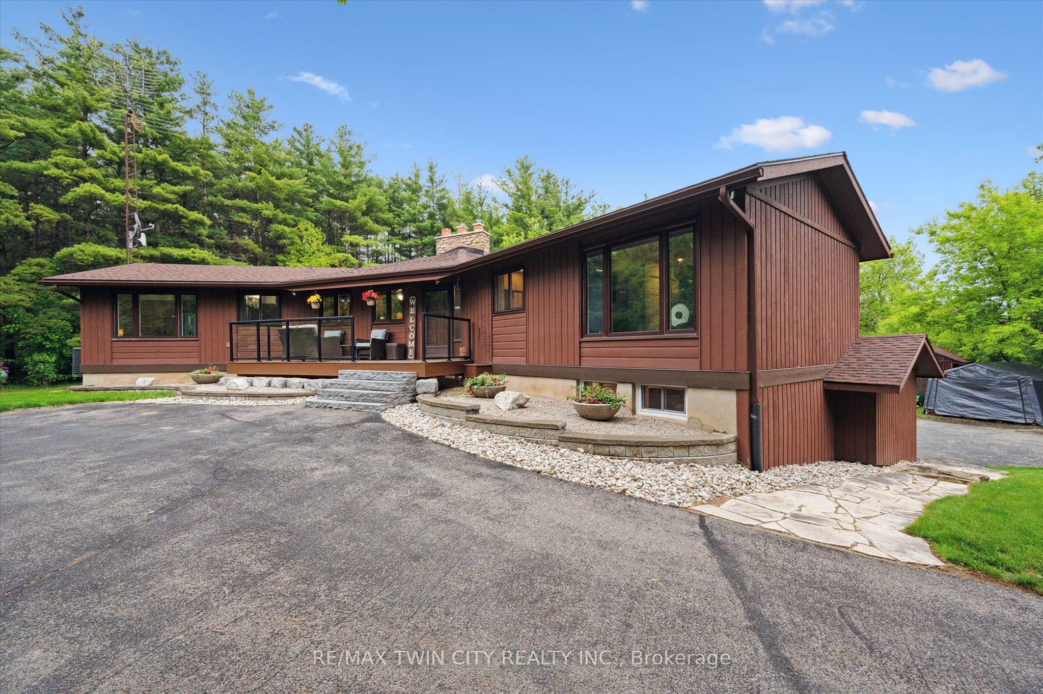 6587 Wellington Road 34 Road Property Photo 5