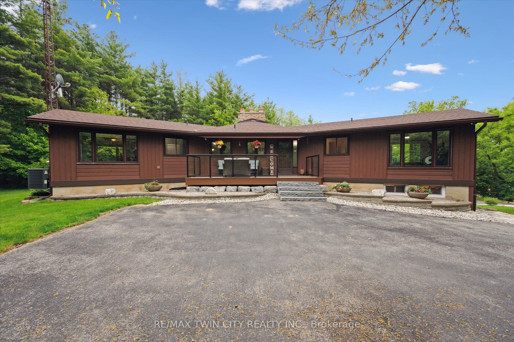 6587 Wellington Road 34 Road Property Photo 6