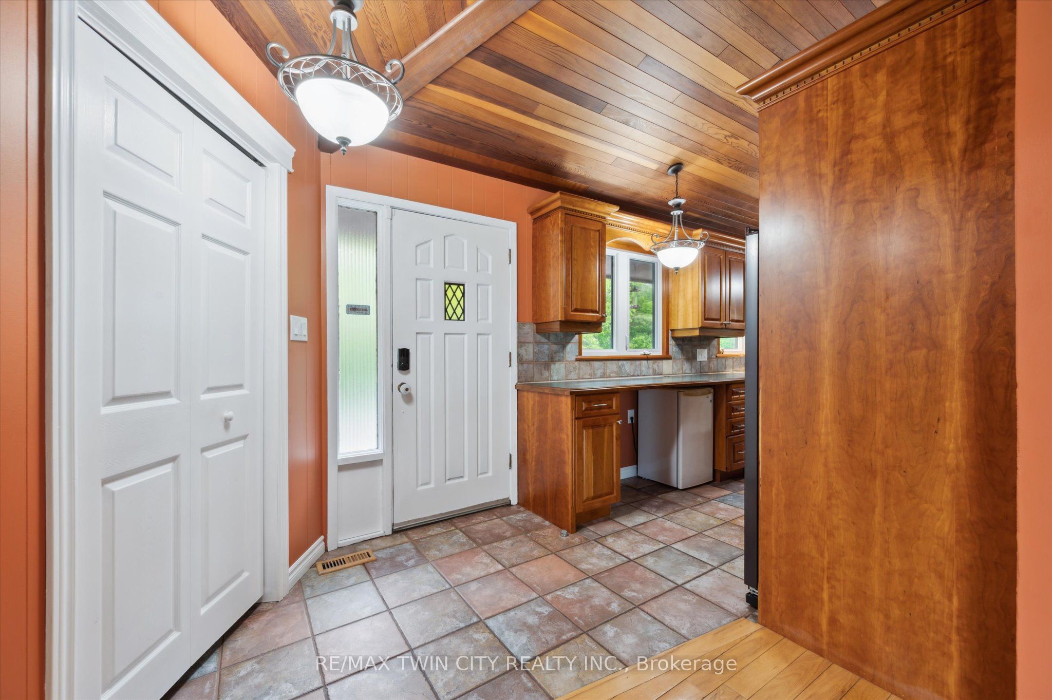 6587 Wellington Road 34 Road Property Photo 8