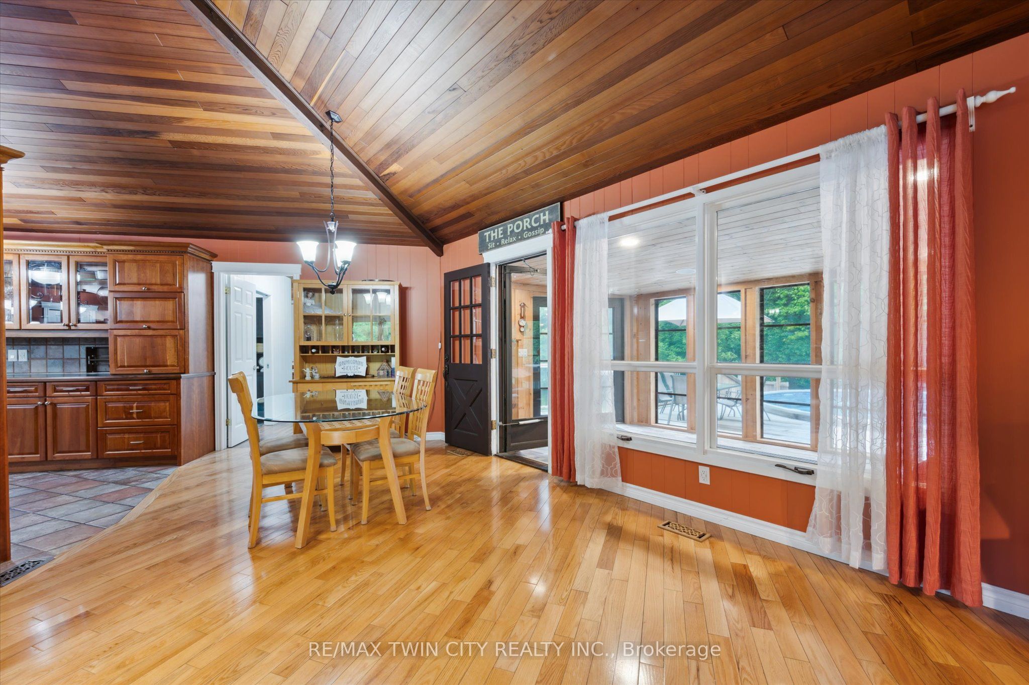 6587 Wellington Road 34 Road Property Photo 11