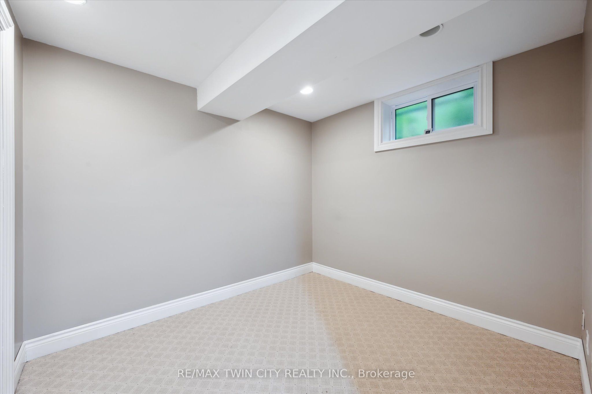 6587 Wellington Road 34 Road Property Photo 29