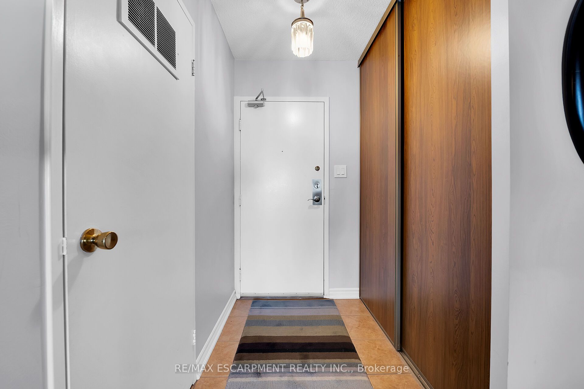 301 Frances Avenue 1409 Property Photo 14