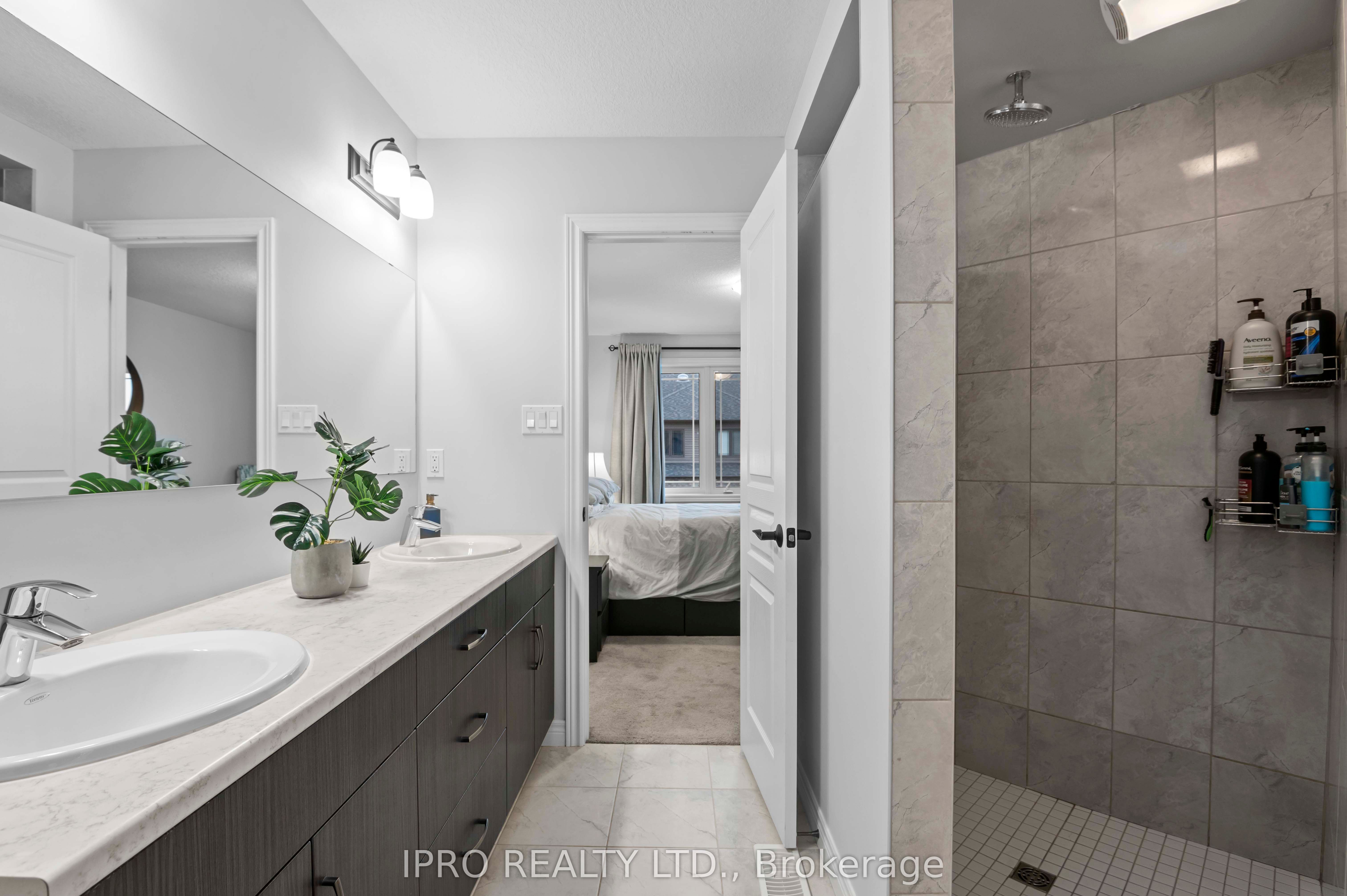 #13 - 19 Lawson Street Property Photo 32