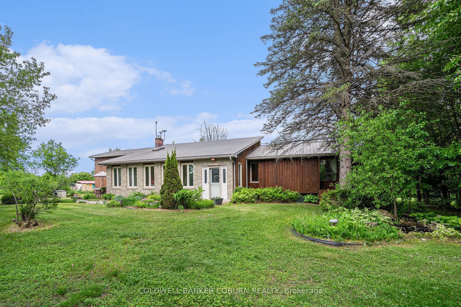 1025 Hyndman Road Property Photo 1