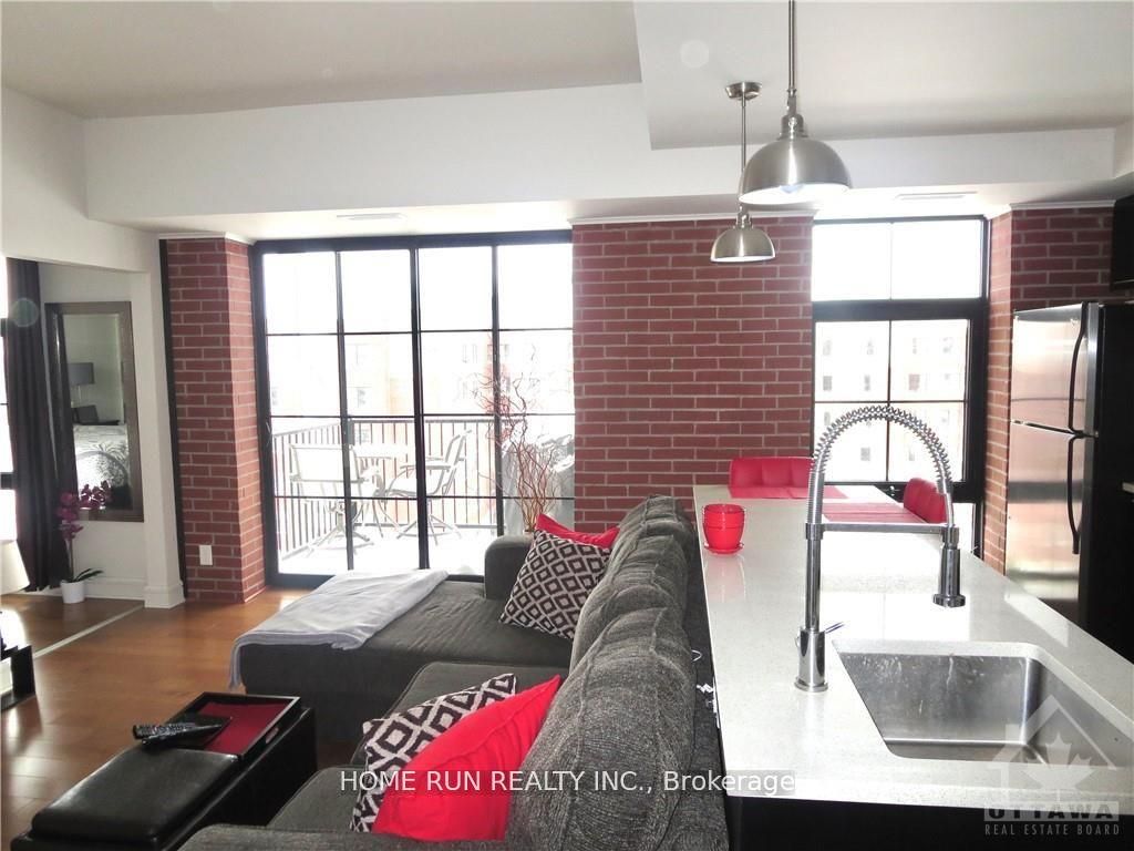 555 Anand Private 606 Property Photo 2