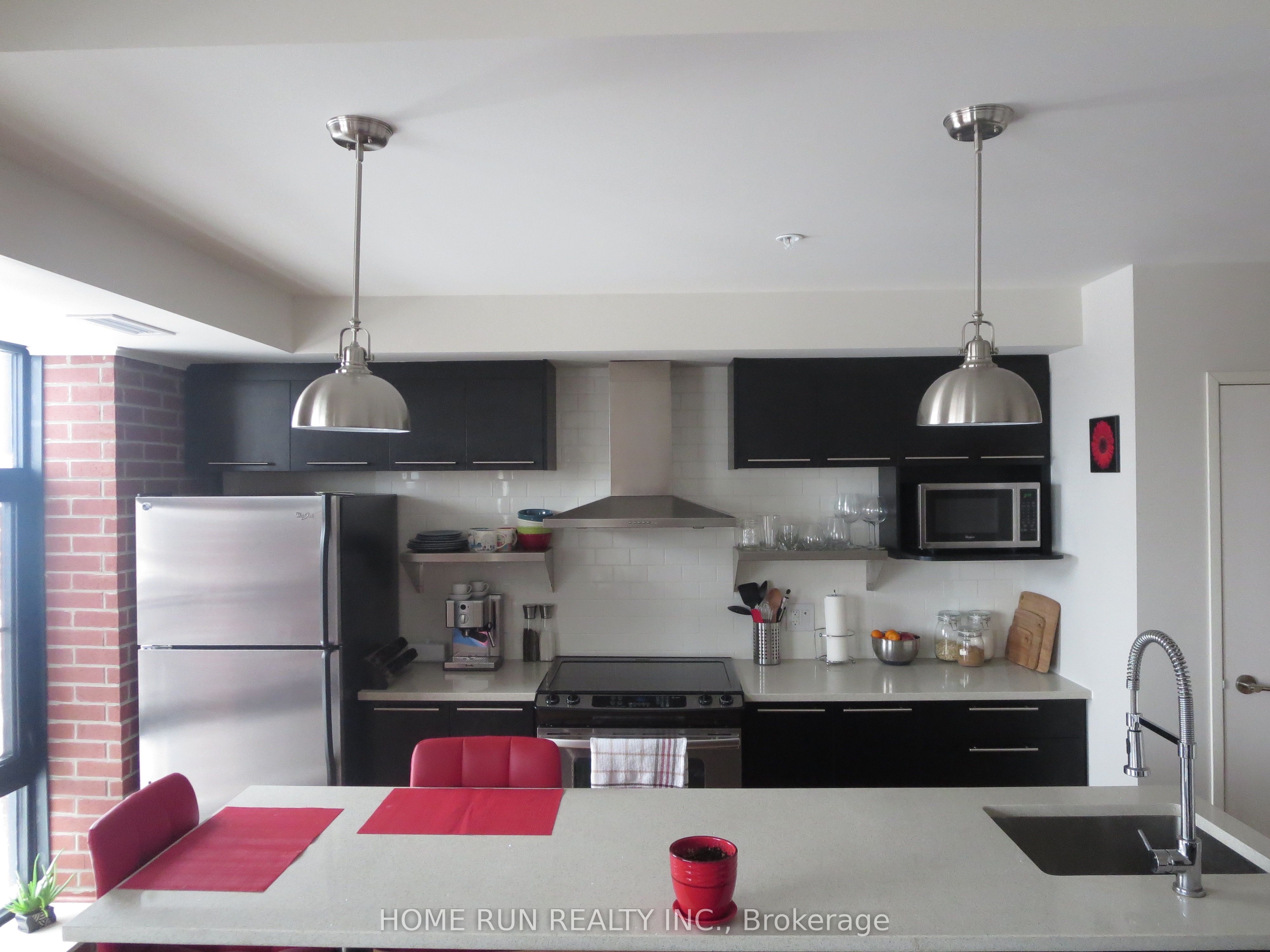 555 Anand Private 606 Property Photo 3
