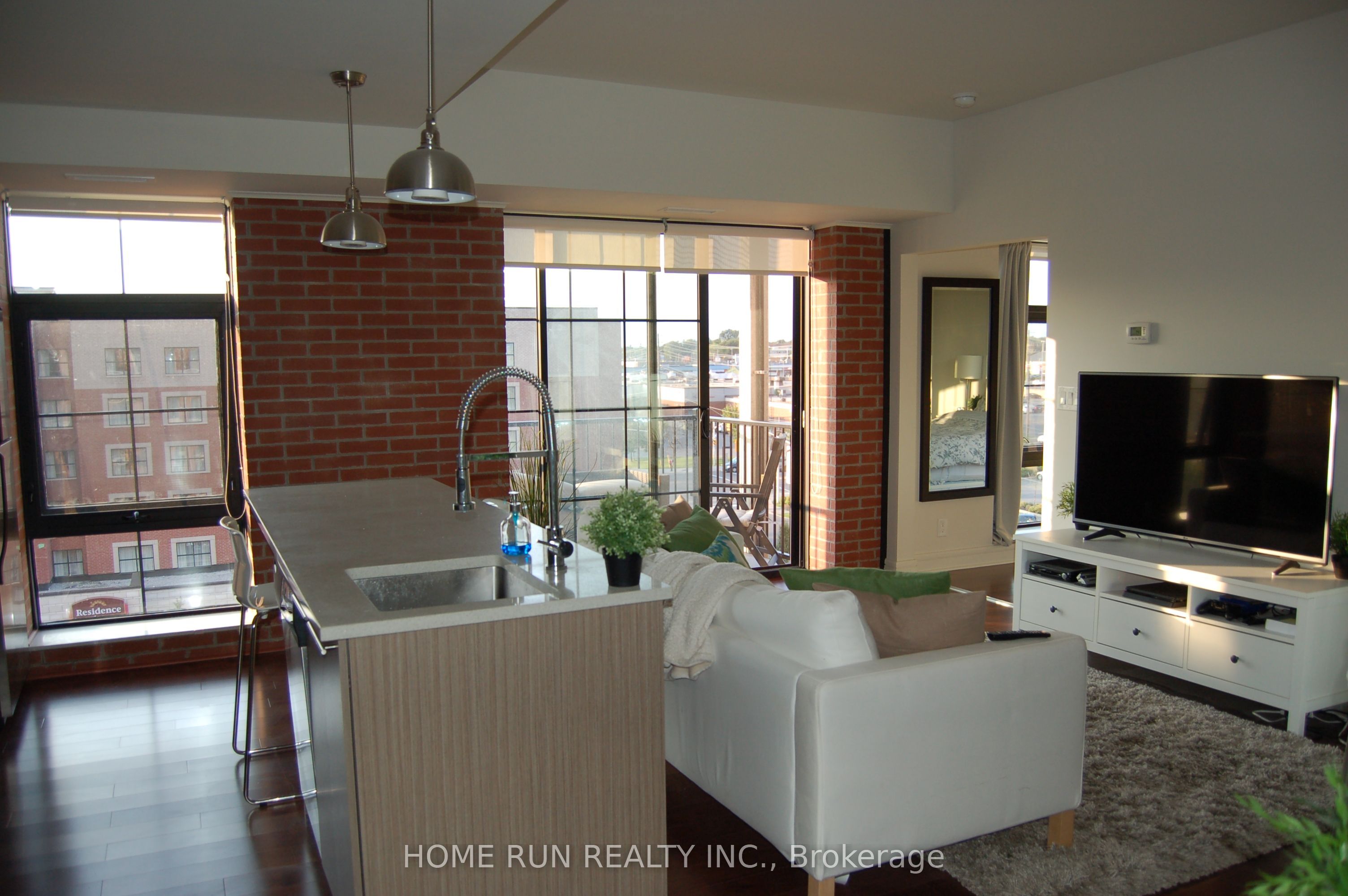 555 Anand Private 606 Property Photo 5