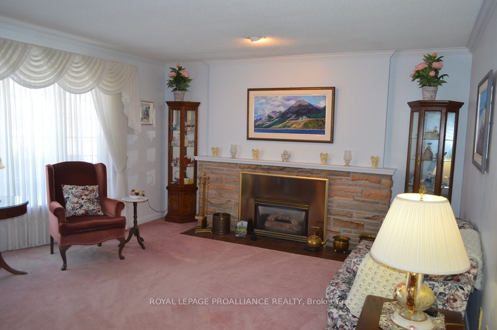 9 Parkview Heights Property Photo 6