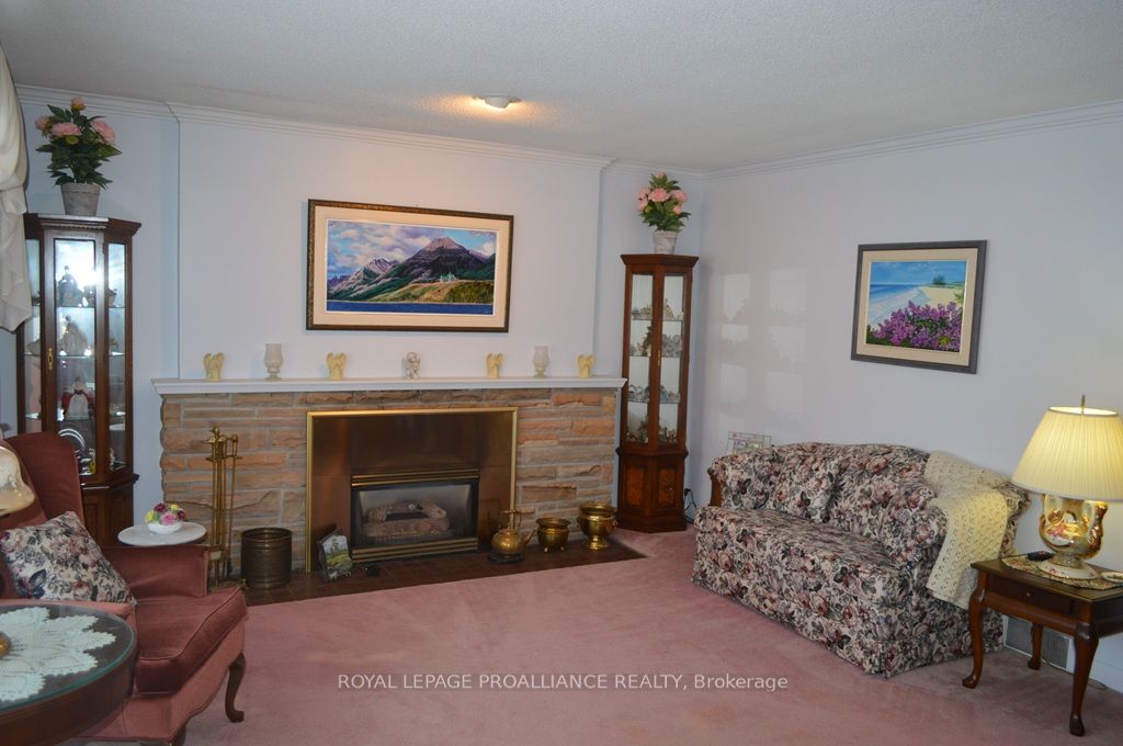 9 Parkview Heights Property Photo 7