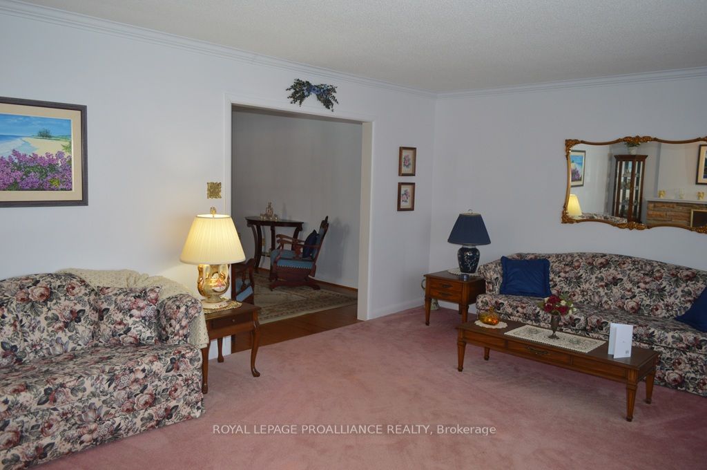 9 Parkview Heights Property Photo 8