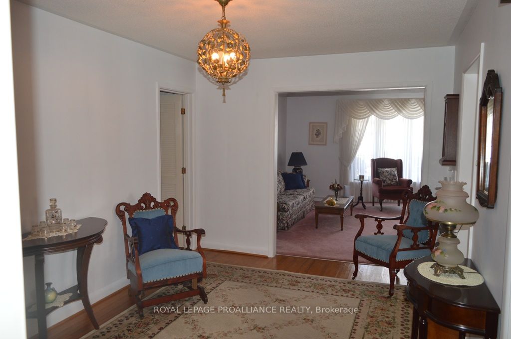 9 Parkview Heights Property Photo 10