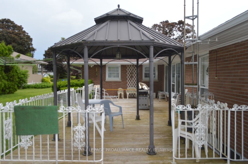 9 Parkview Heights Property Photo 24