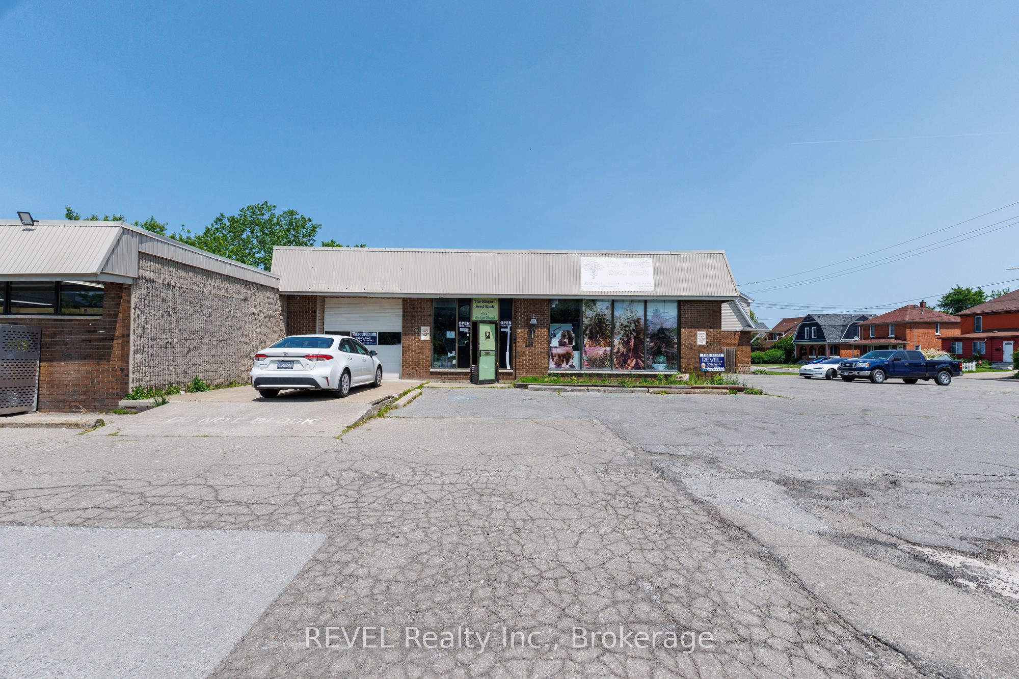 4957 Bridge Street N Property Photo 2