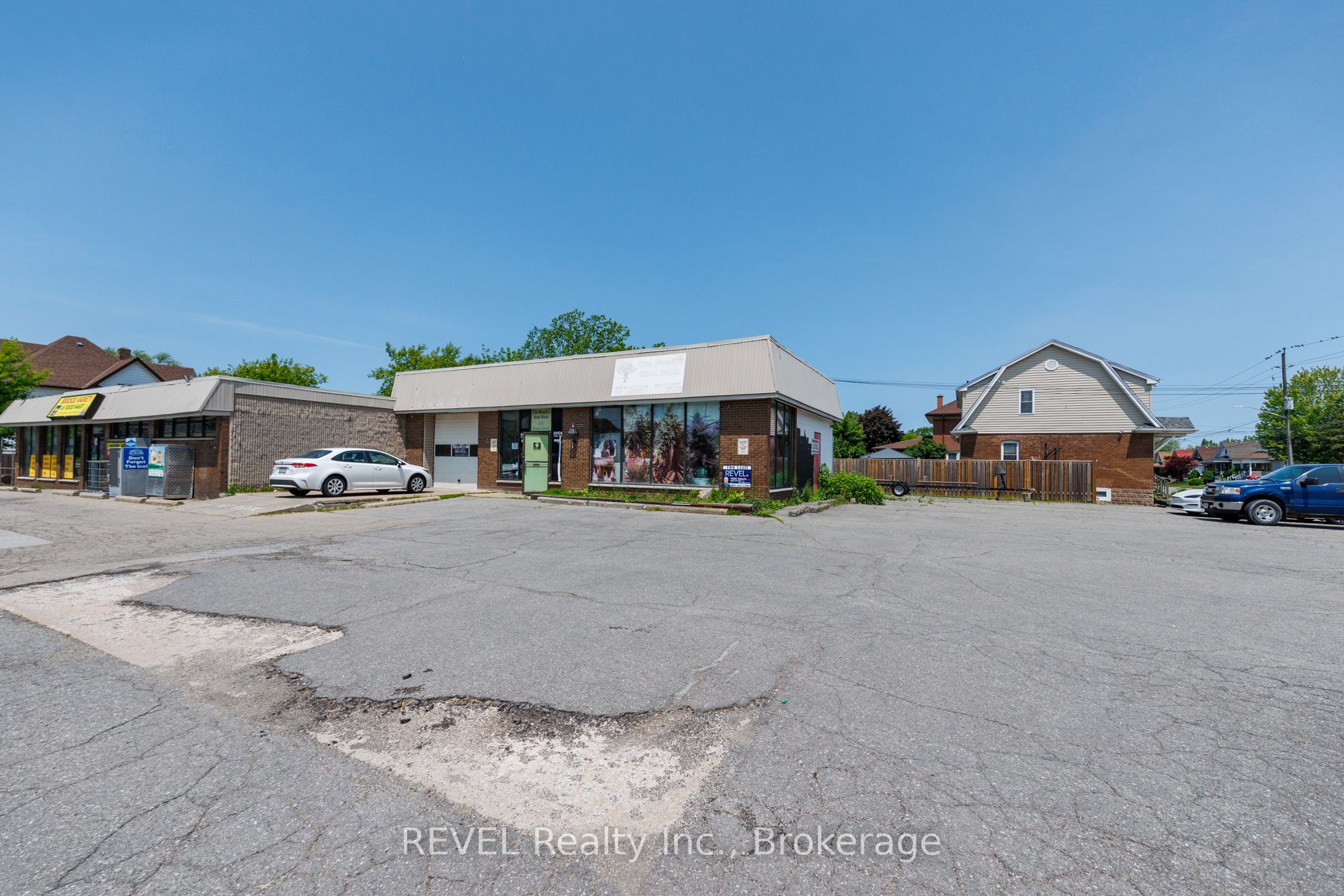 4957 Bridge Street N Property Photo 3